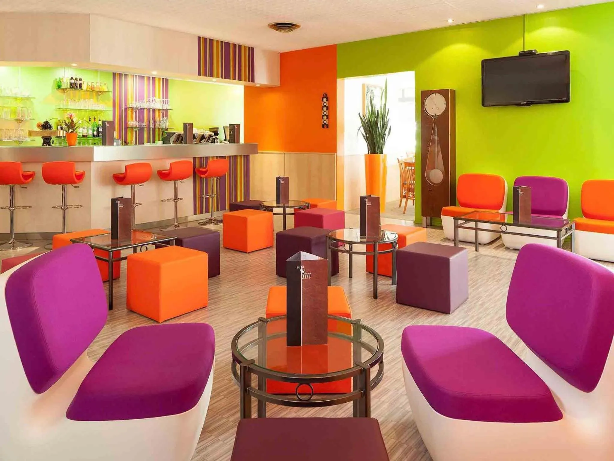 Lounge or bar in ibis Styles Besançon