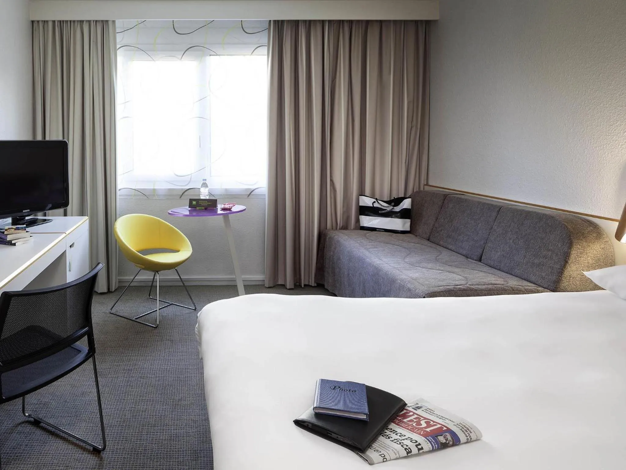 Bedroom, Bed in ibis Styles Besançon