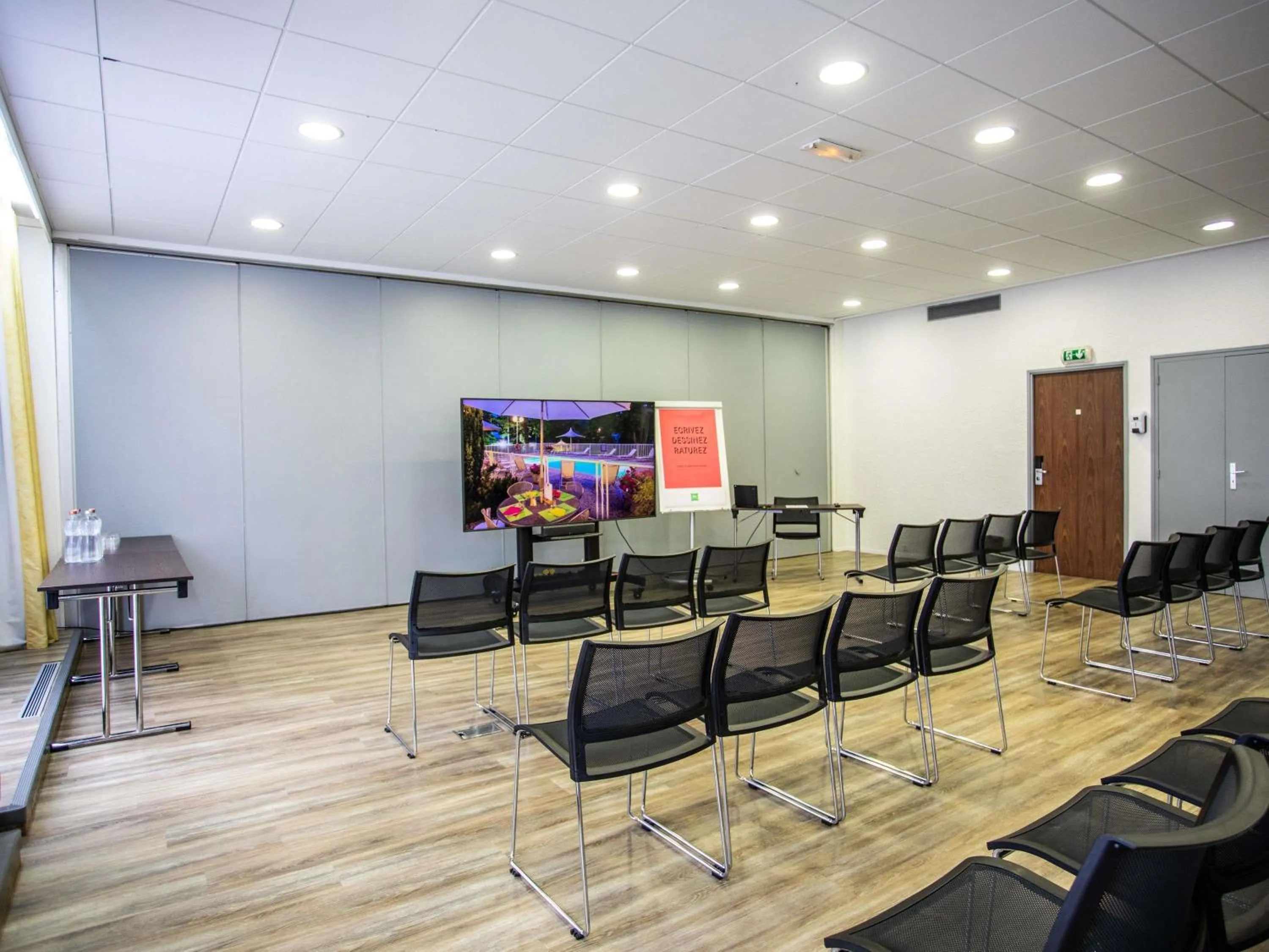 Meeting/conference room in ibis Styles Besançon