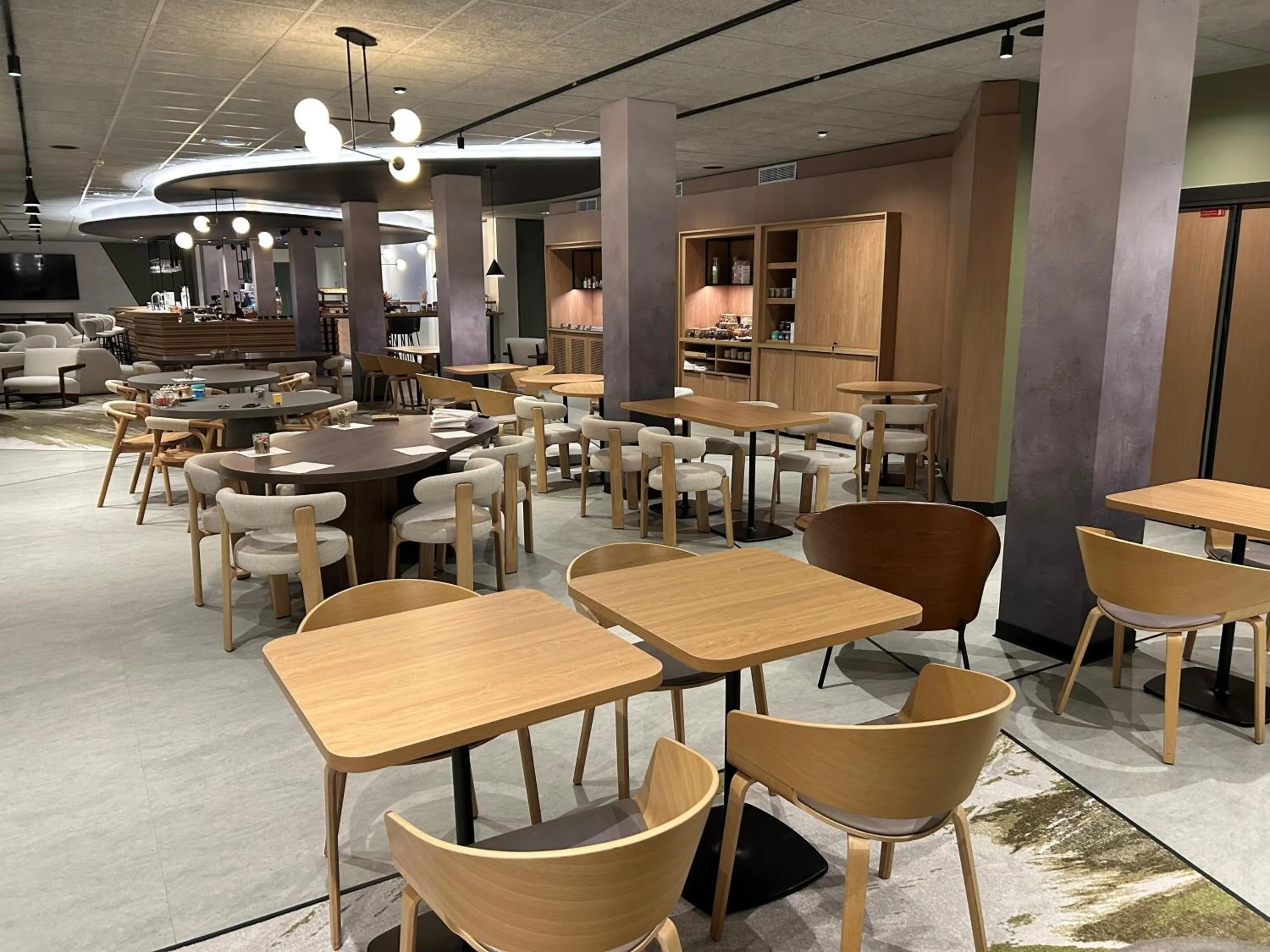 Restaurant/places to eat in Novotel Saint-Quentin en Yvelines