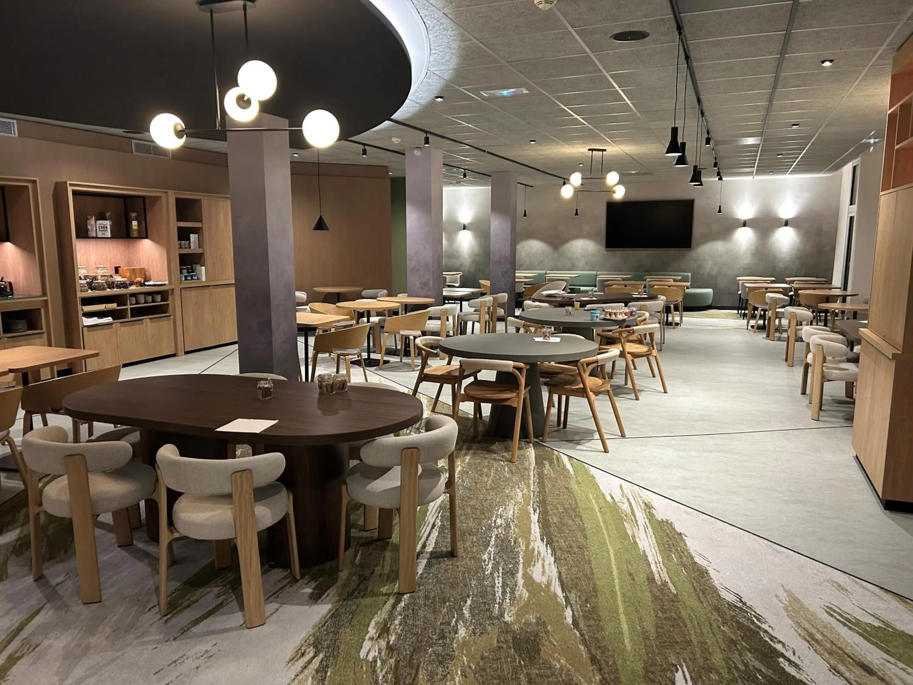 Restaurant/places to eat in Novotel Saint-Quentin en Yvelines