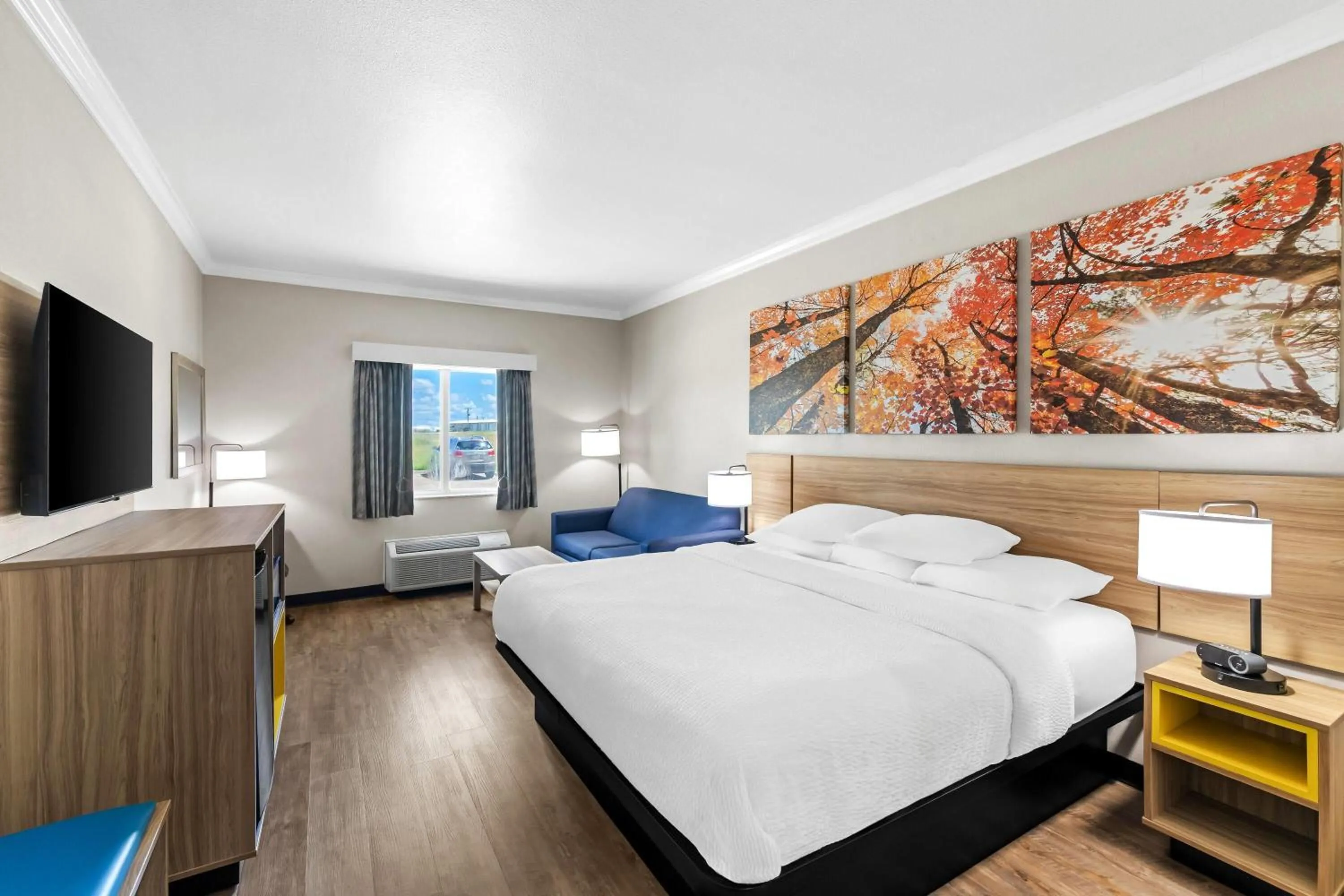 Bed in Days Inn by Wyndham Rockdale Texas