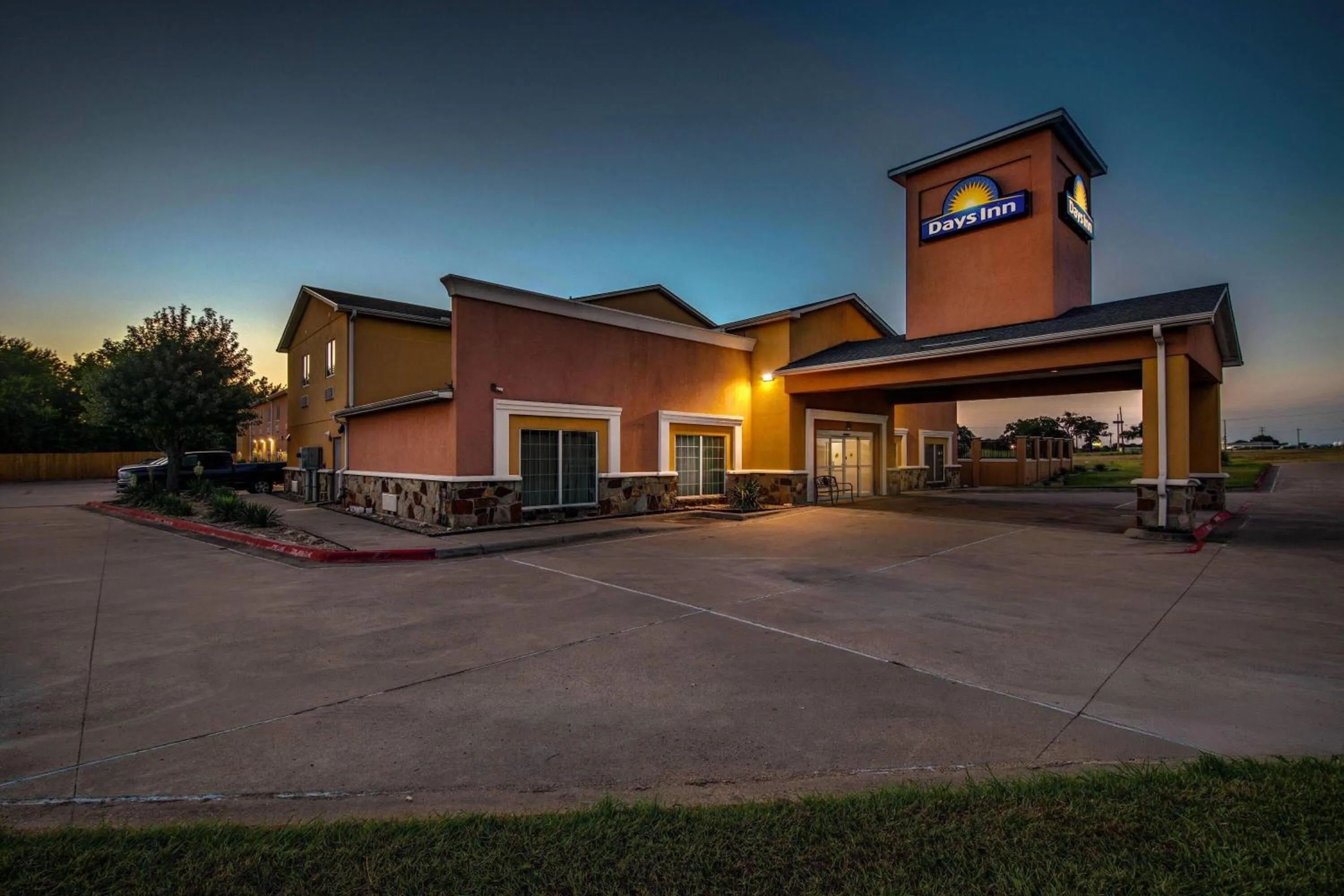 Property building in Days Inn by Wyndham Rockdale Texas