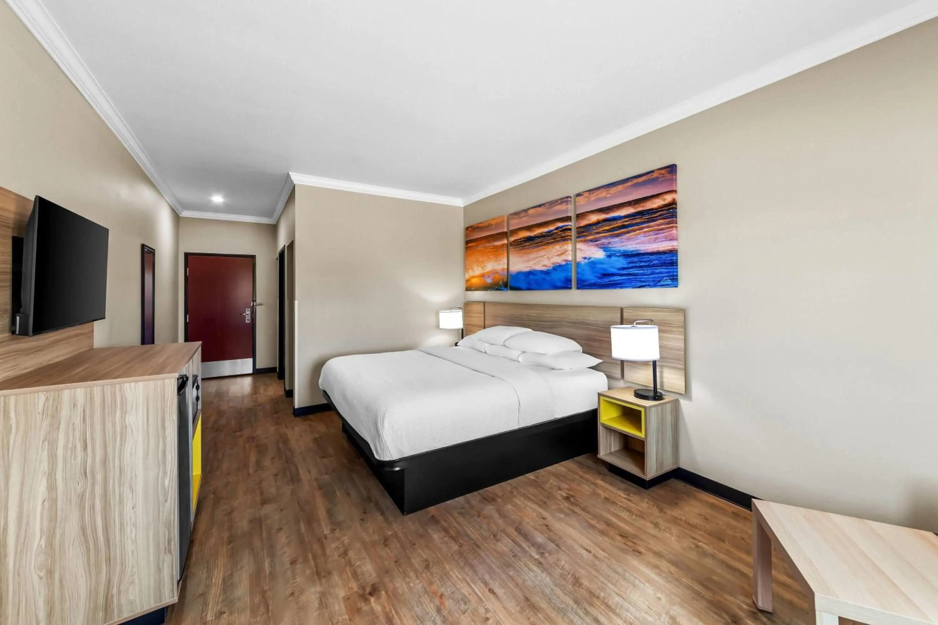 Bed in Days Inn by Wyndham Rockdale Texas