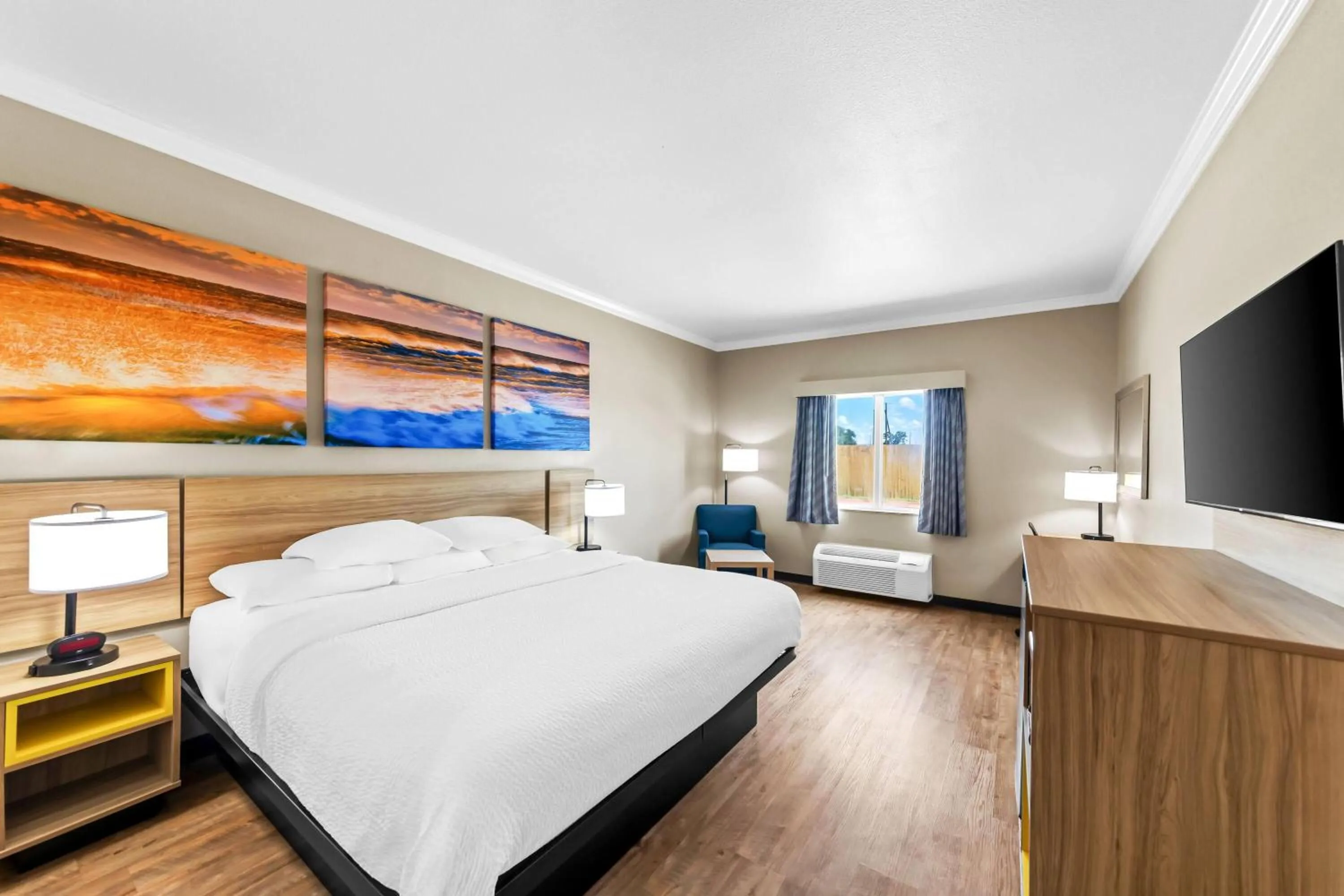 Bed in Days Inn by Wyndham Rockdale Texas