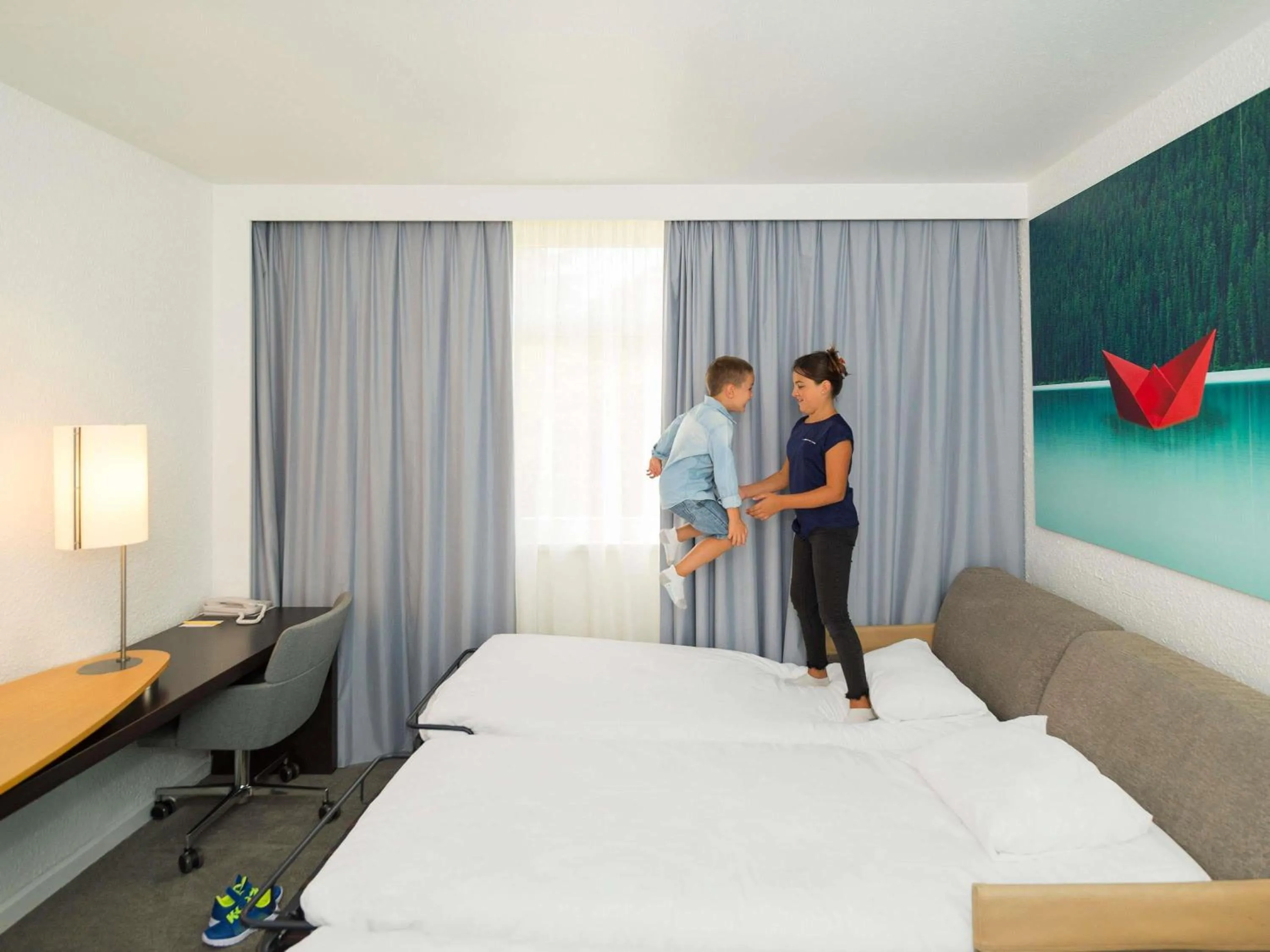 Bedroom, Bed in Novotel Lyon Bron Meeting & Events