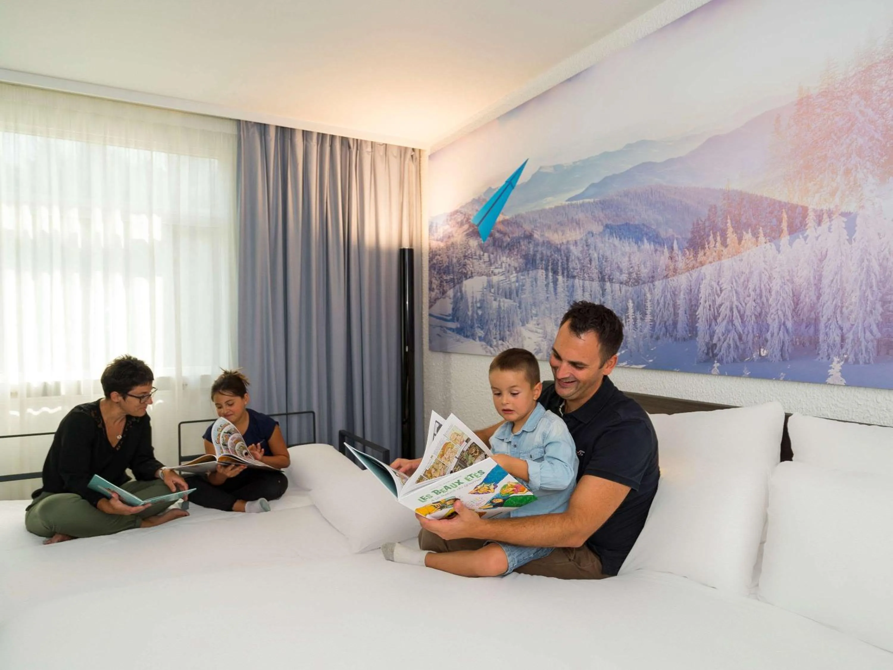 Photo of the whole room, Bed in Novotel Lyon Bron Meeting & Events