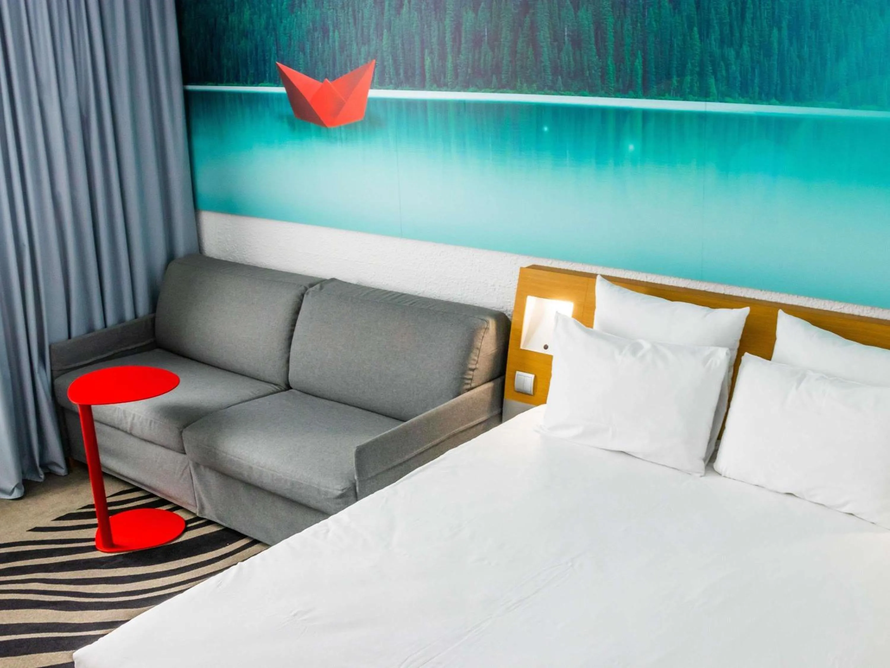 Bedroom, Bed in Novotel Lyon Bron Meeting & Events