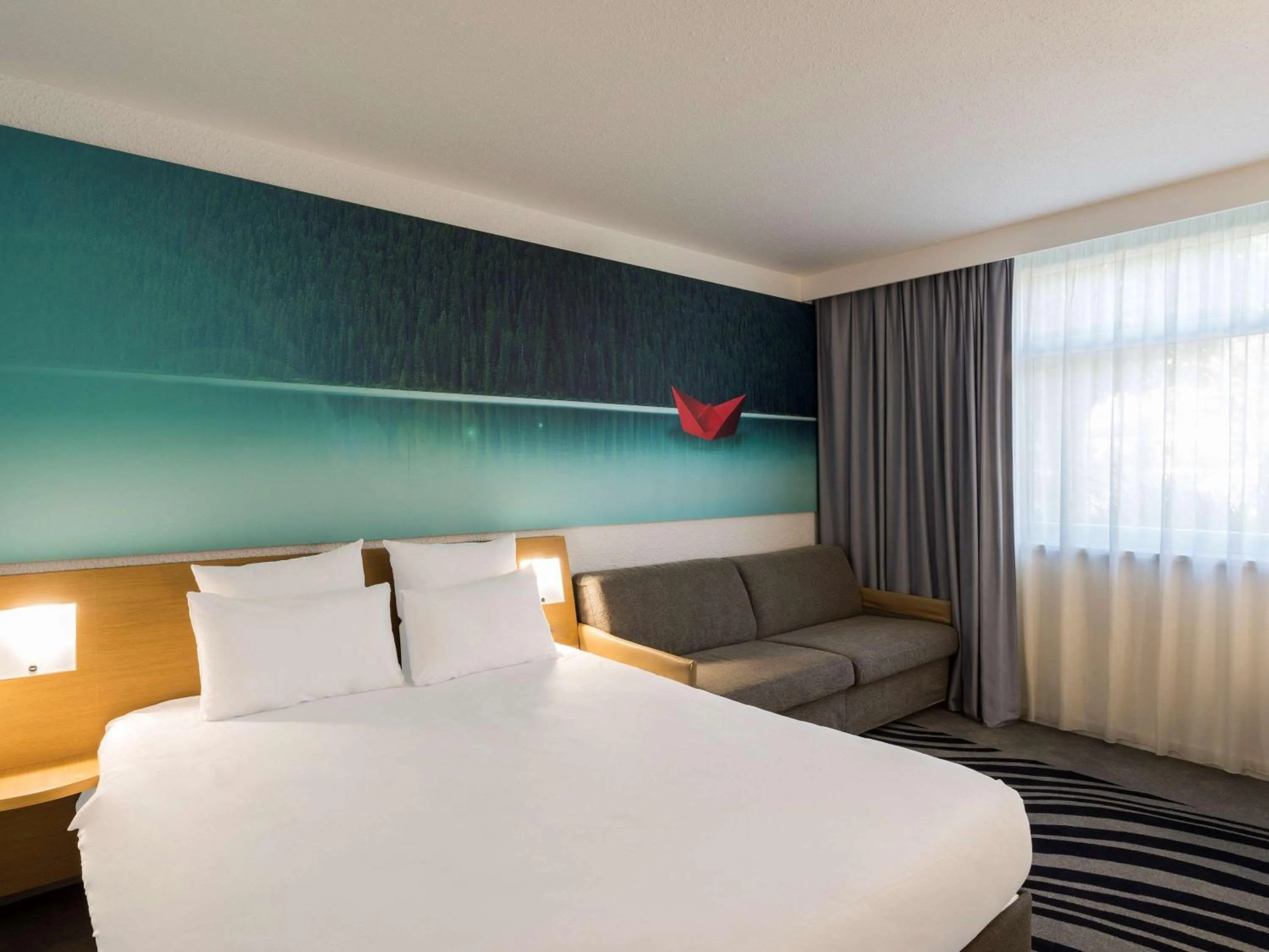 Photo of the whole room, Bed in Novotel Lyon Bron Meeting & Events