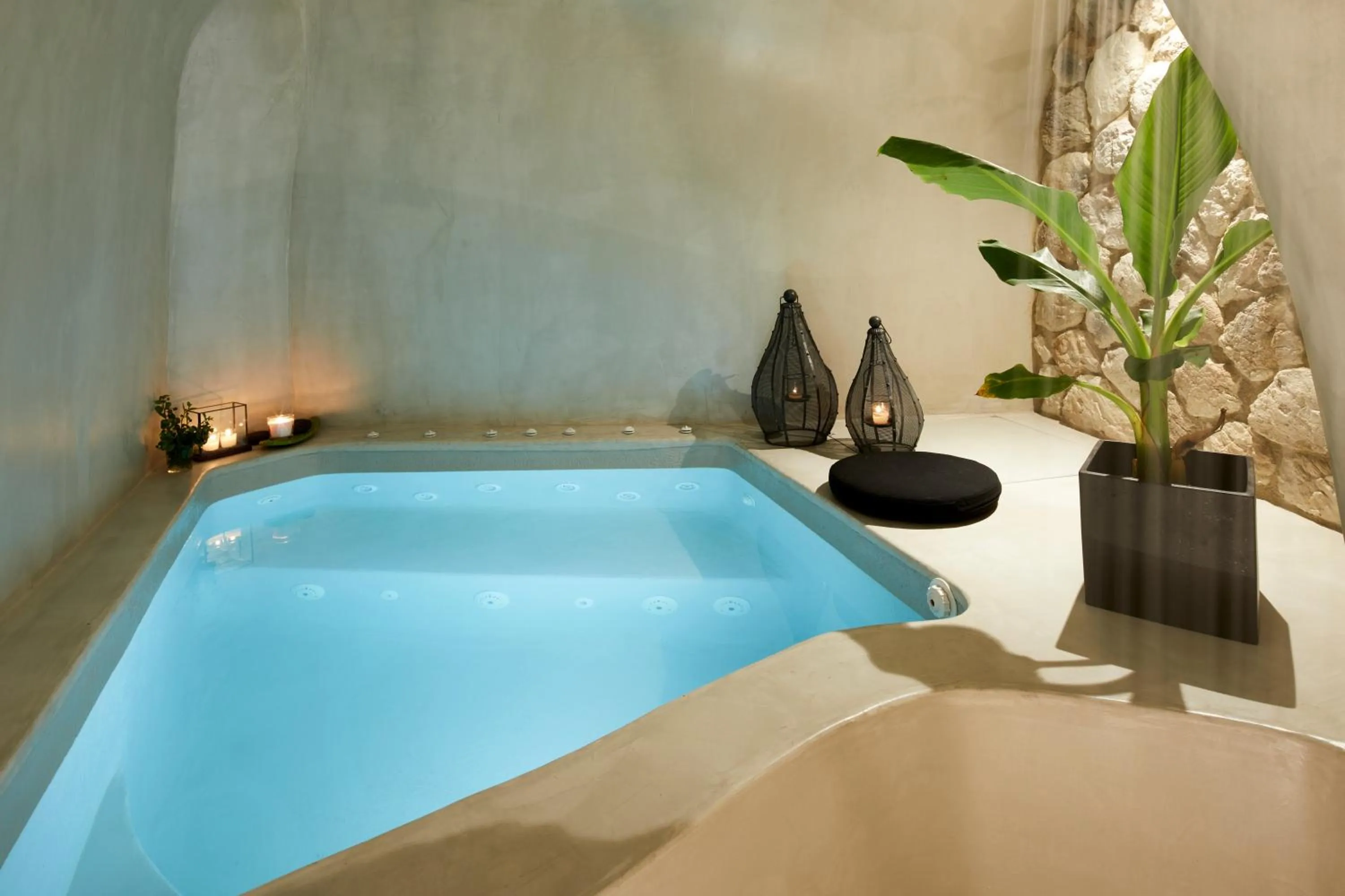 Hot Tub in Floria Suites