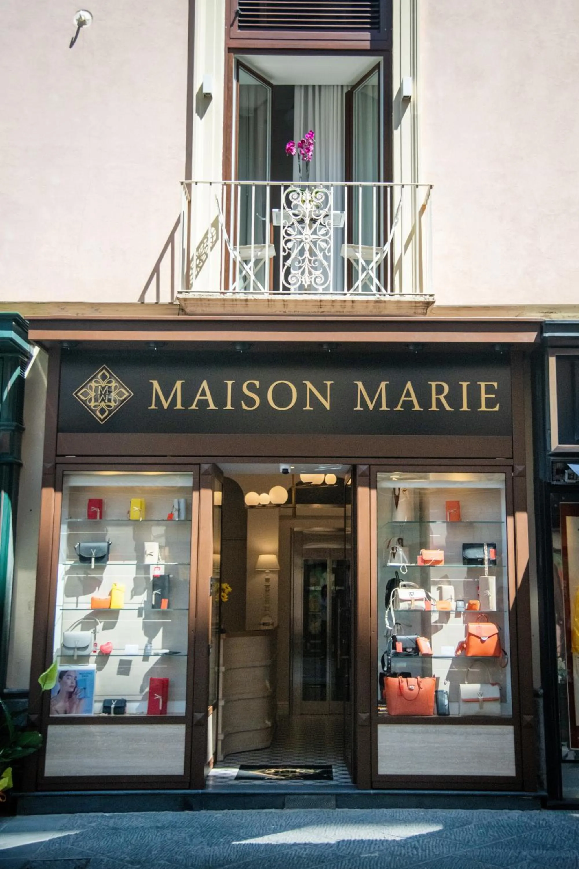 Property building in Maison Marie