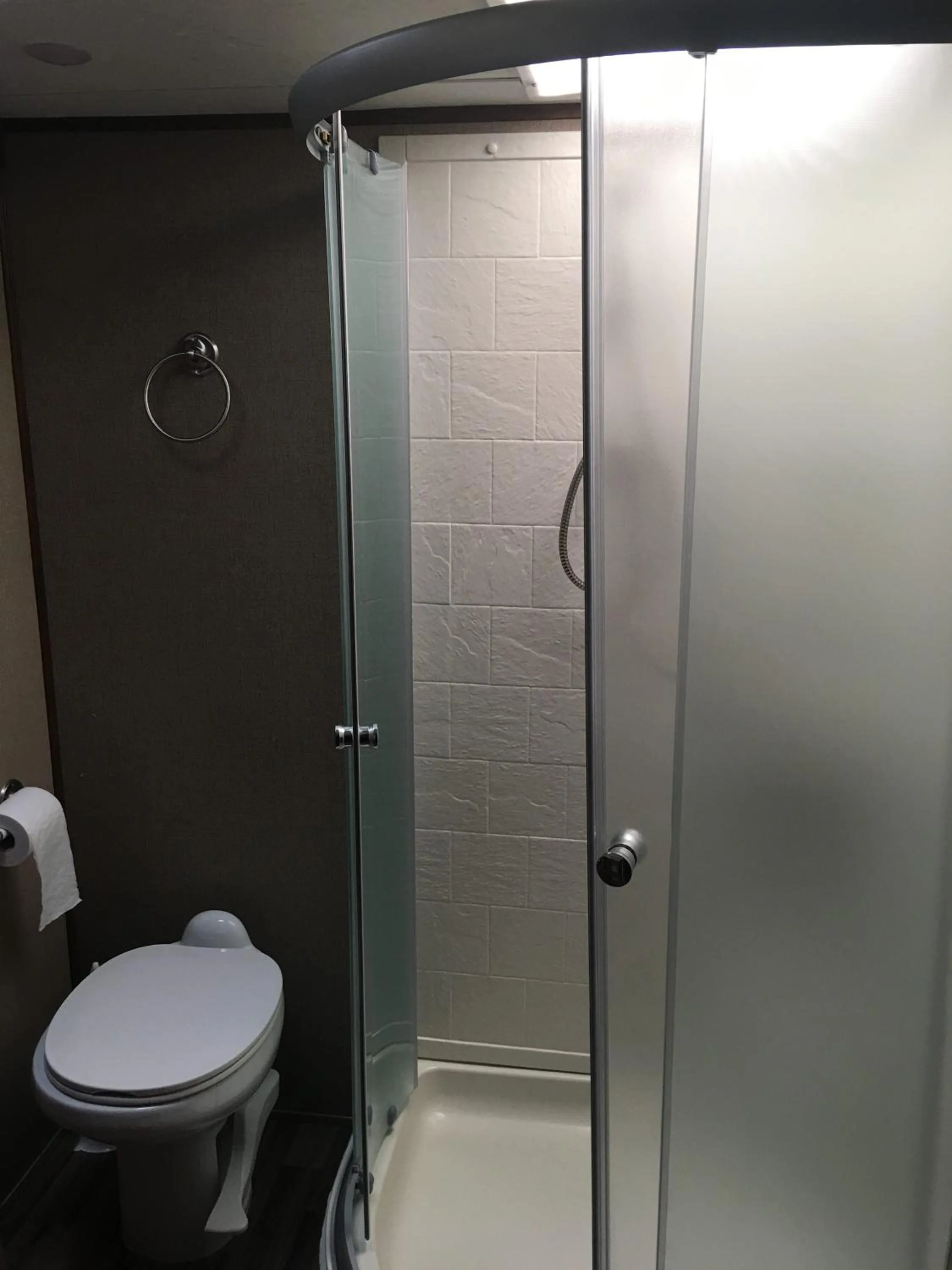 Shower in Lake View Lodge