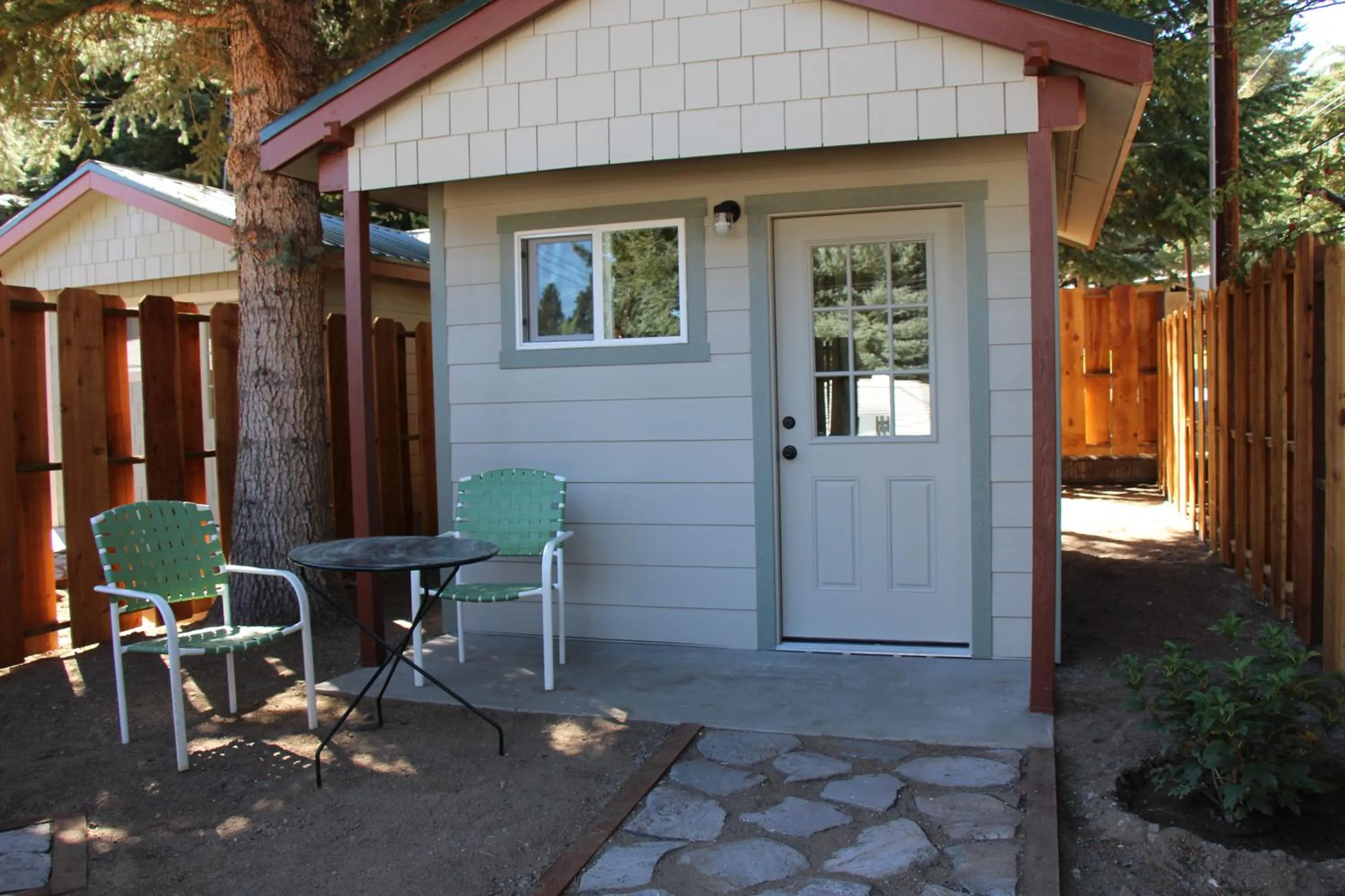 Facade/entrance in Lake View Lodge