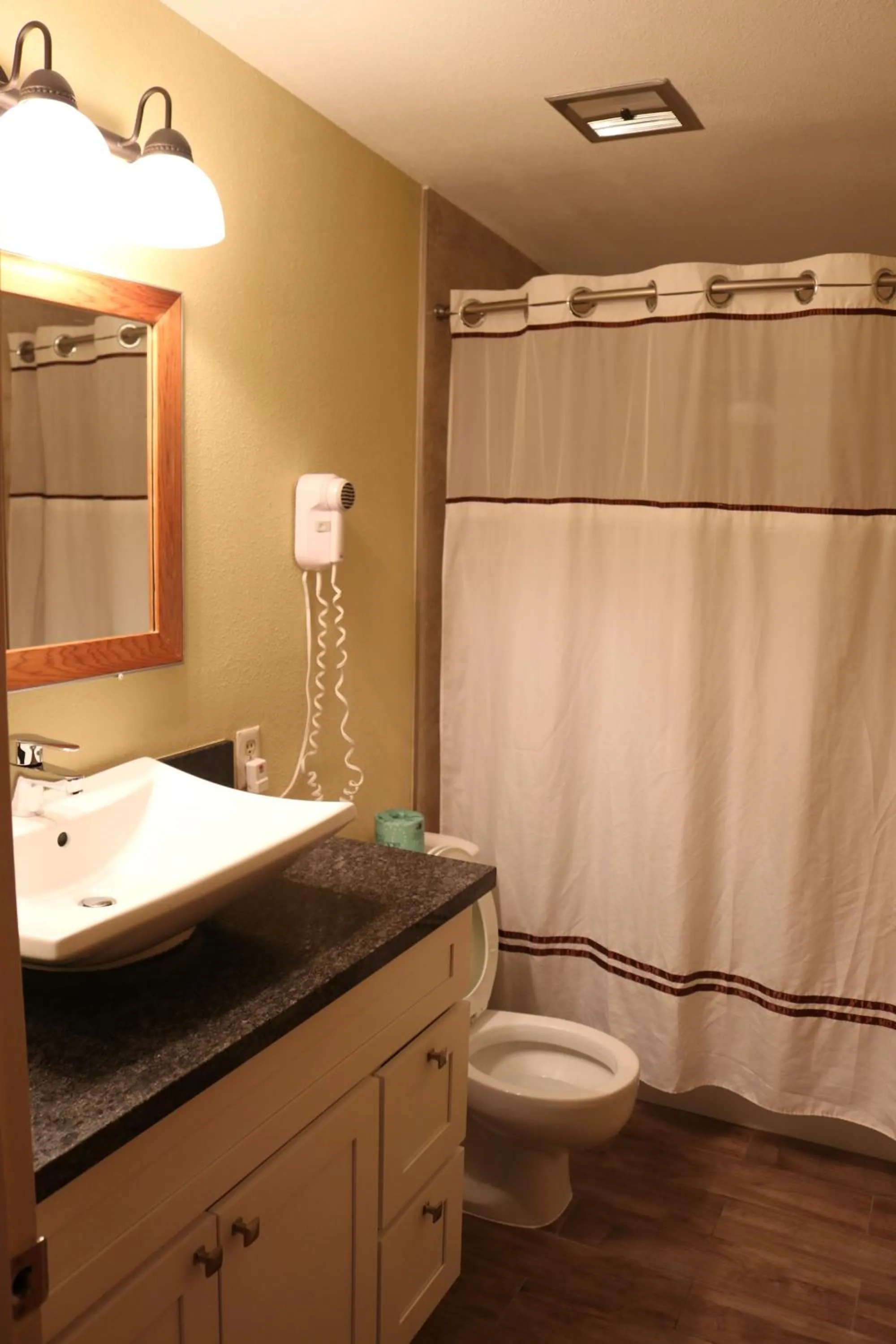 Shower in Lake View Lodge