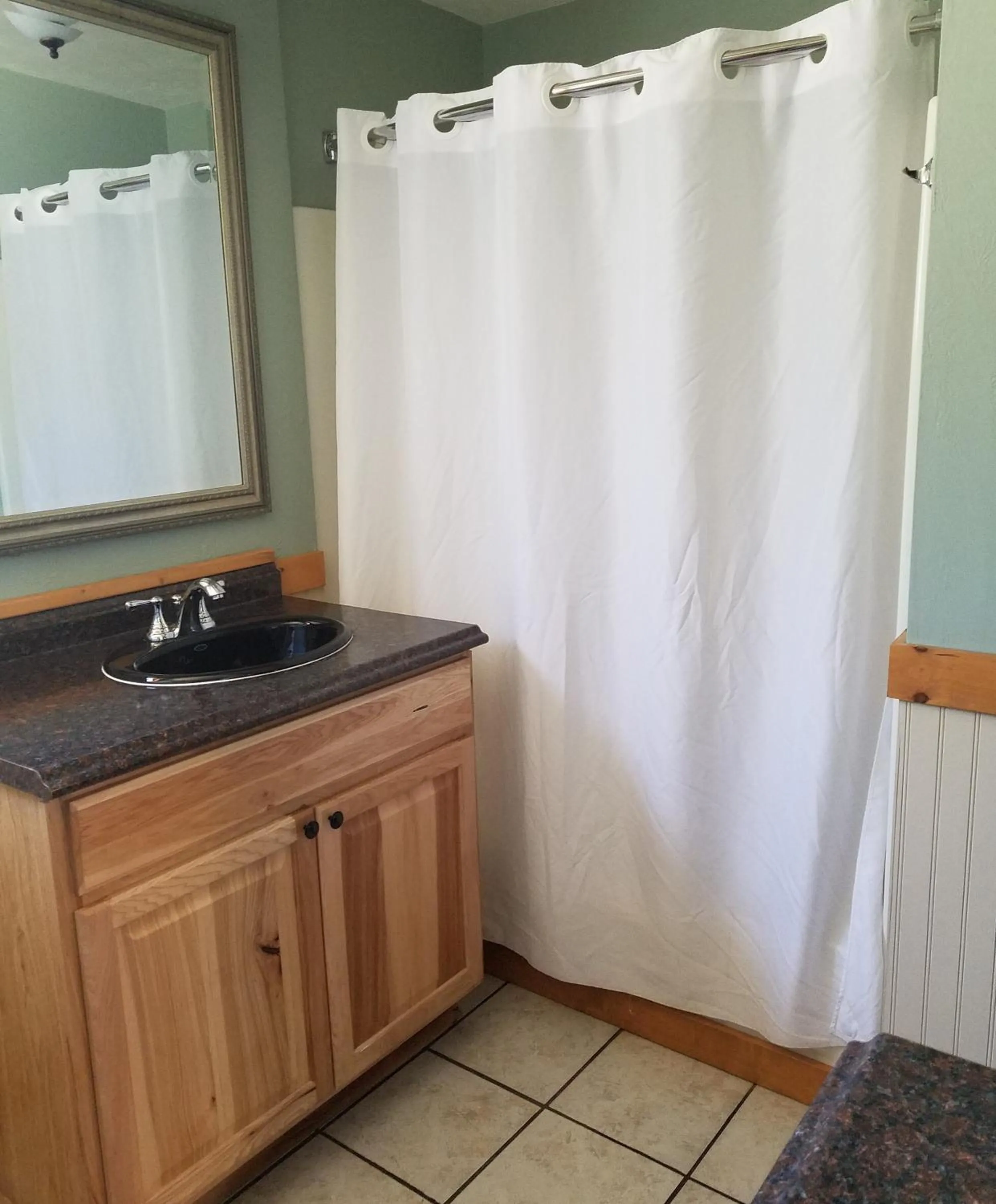 Bathroom in Lake View Lodge