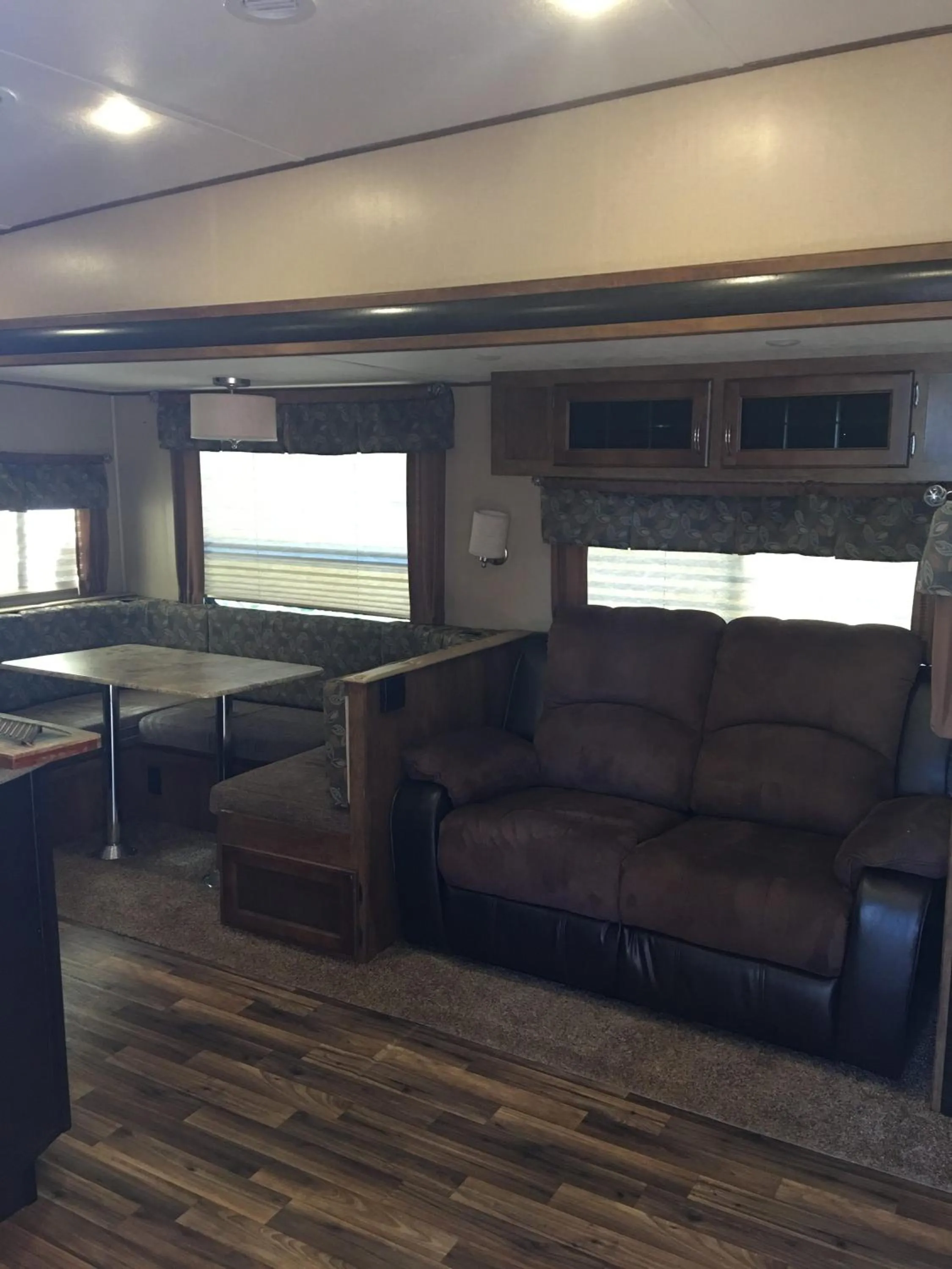 Living room in Lake View Lodge