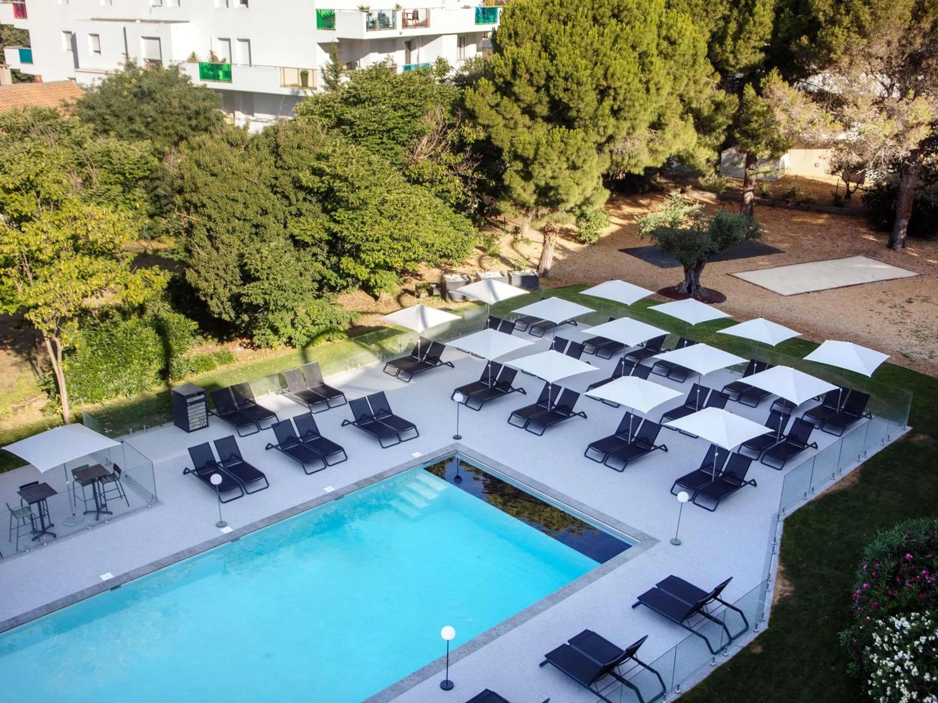 Pool view in Novotel Montpellier