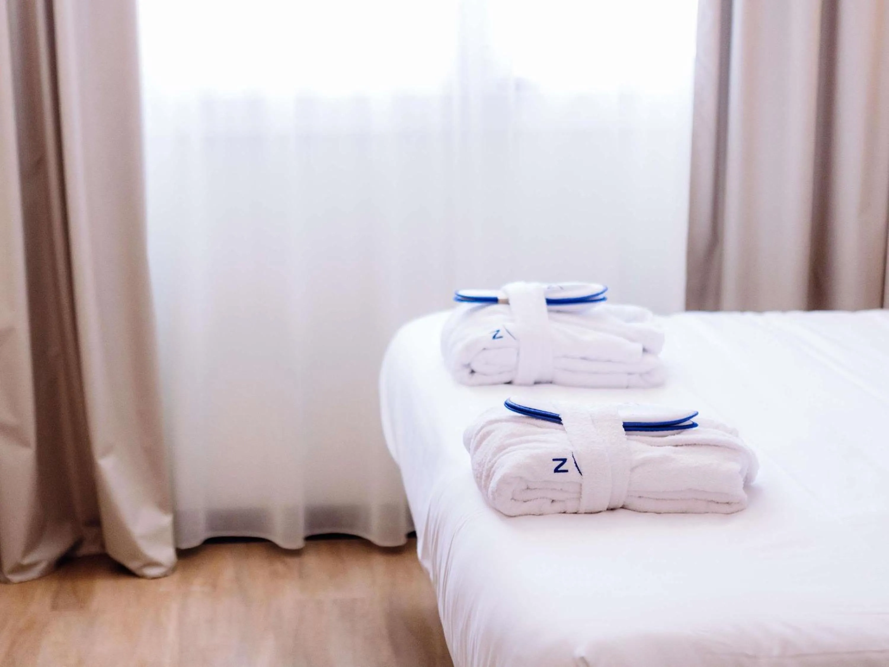 Bedroom, Bed in Novotel Montpellier