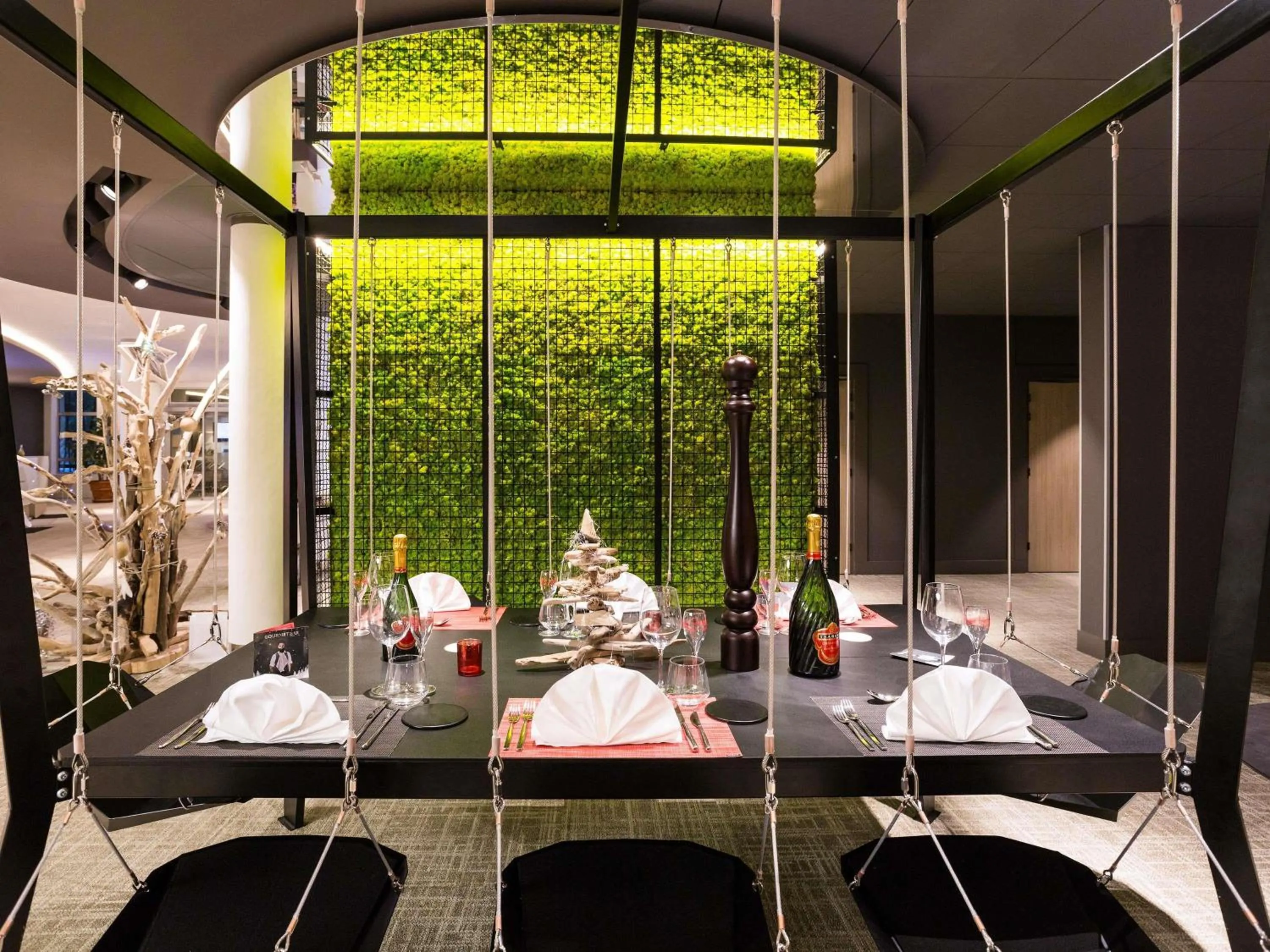 Lounge or bar in Novotel Resort & Spa Biarritz Anglet