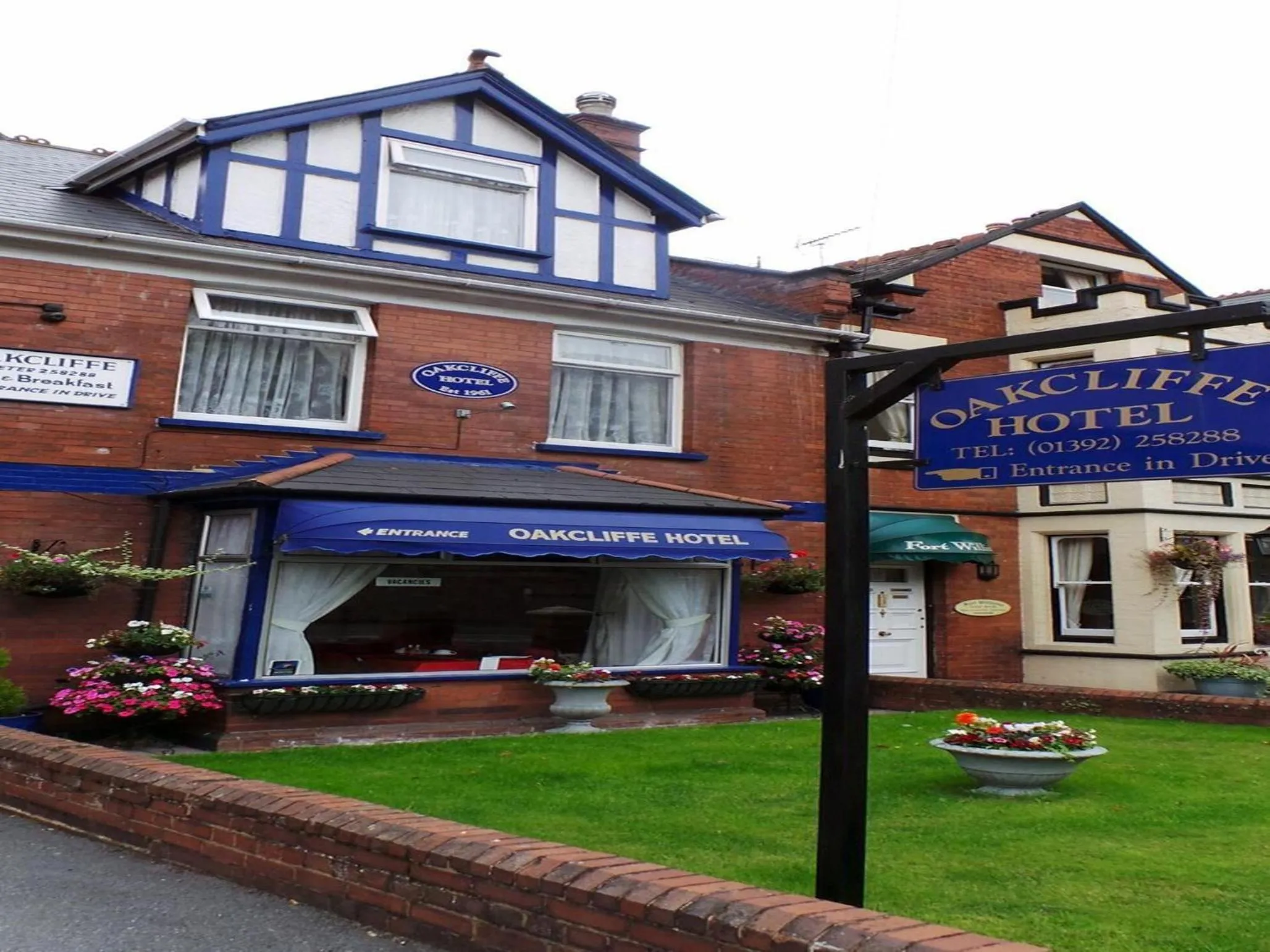 Facade/entrance in The Oakcliffe