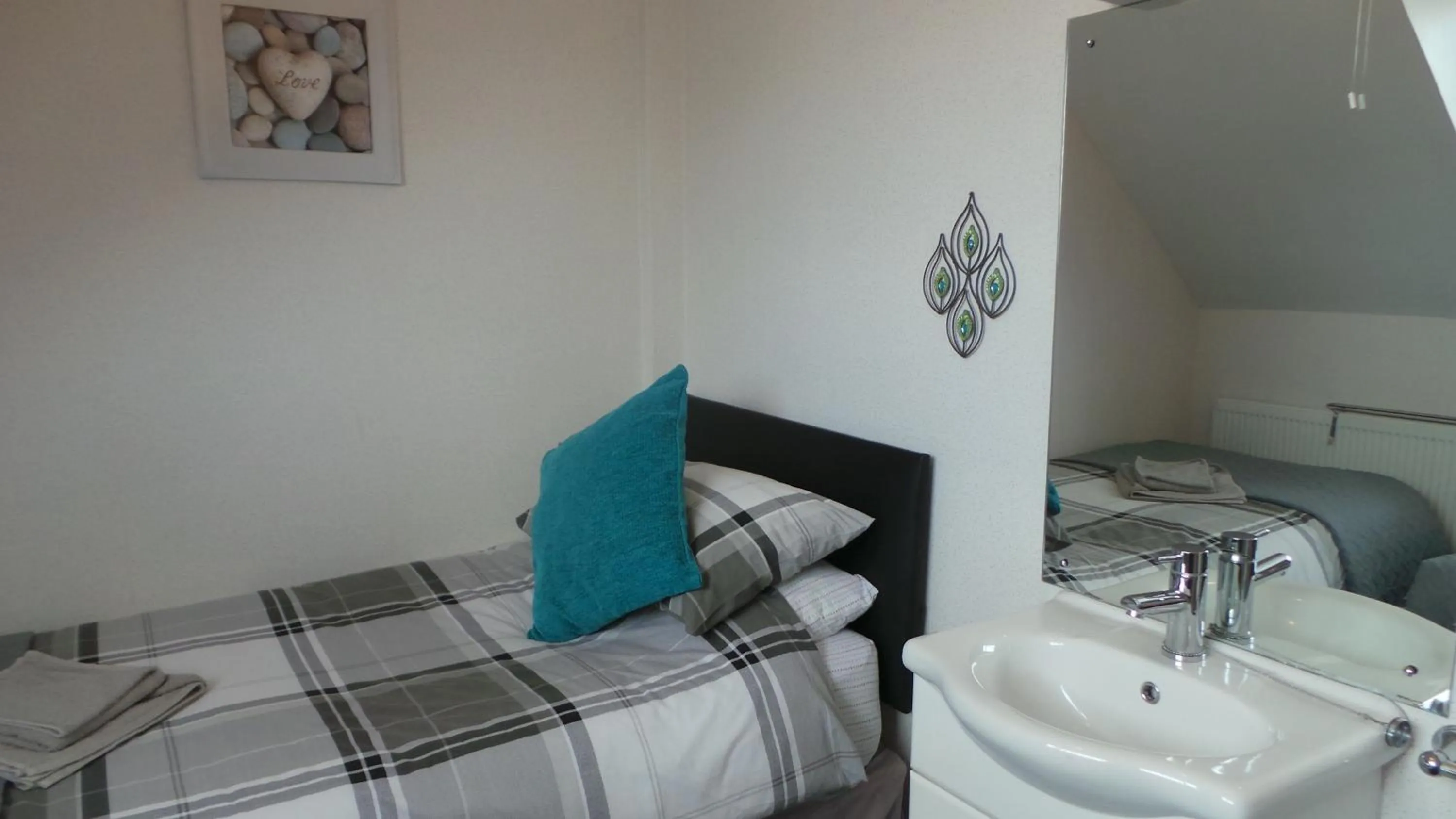 Bedroom, Bed in The Oakcliffe