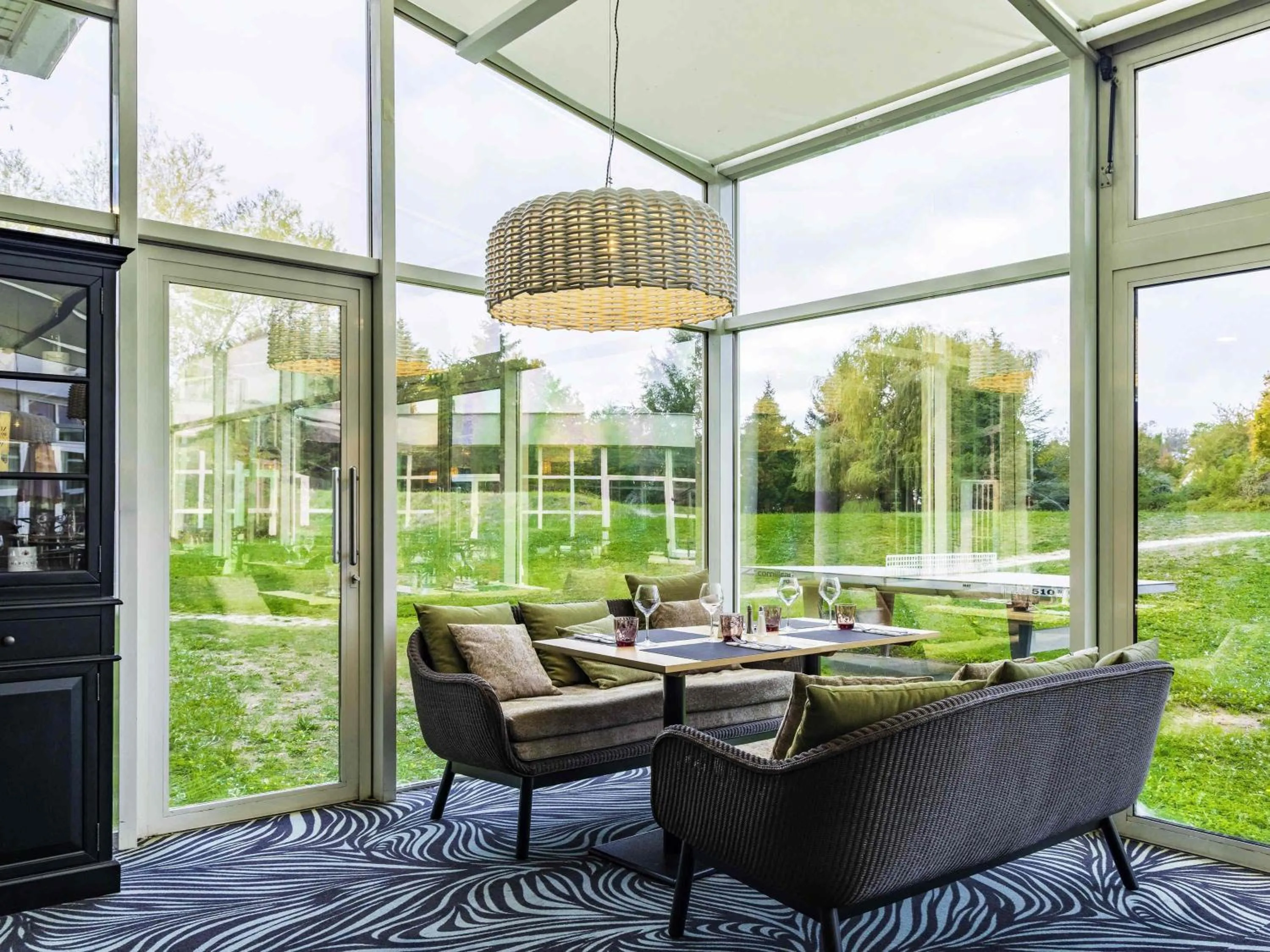 Restaurant/places to eat in Novotel Senart Golf De Greenparc