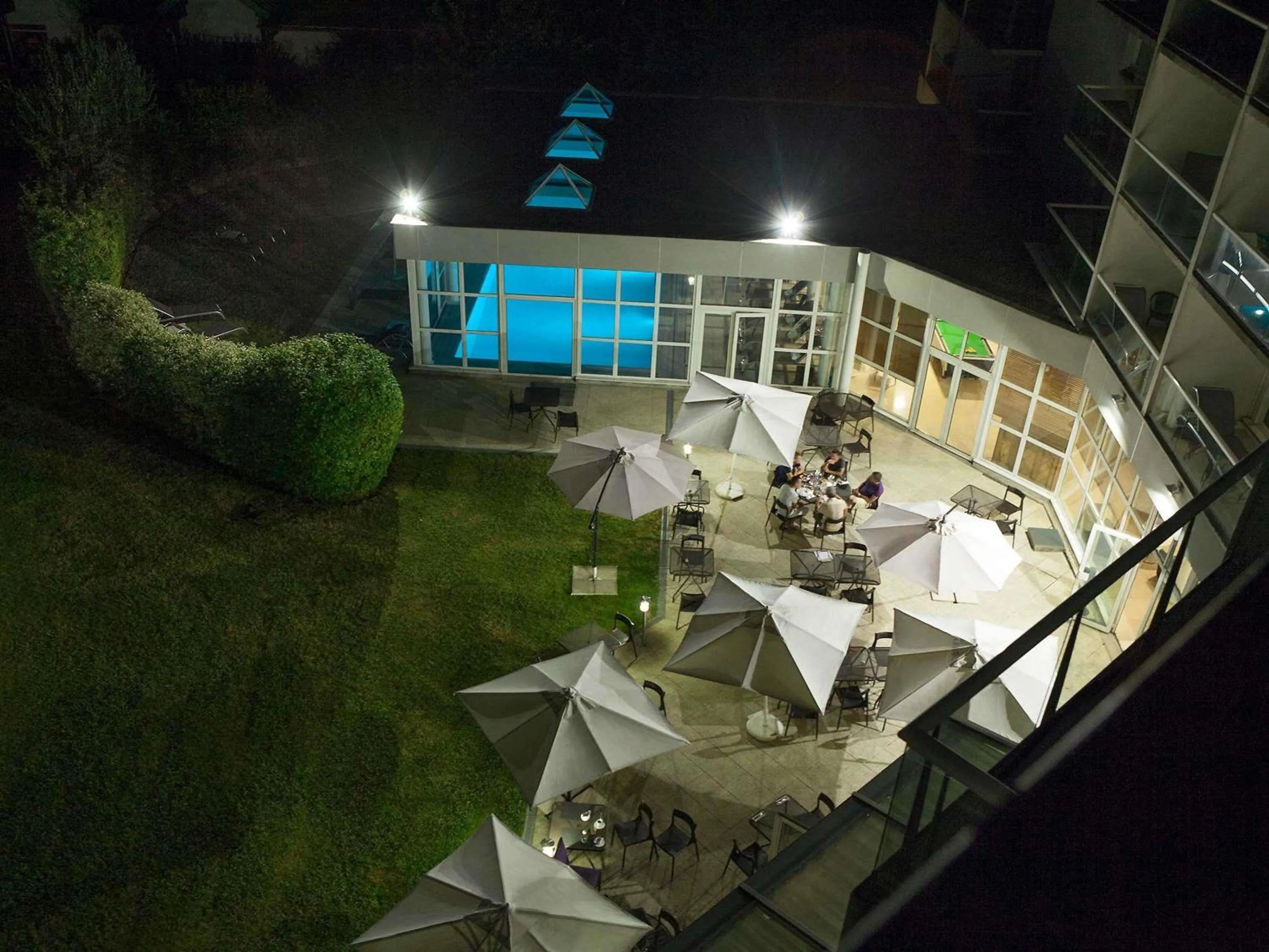 Pool view in Novotel Senart Golf De Greenparc