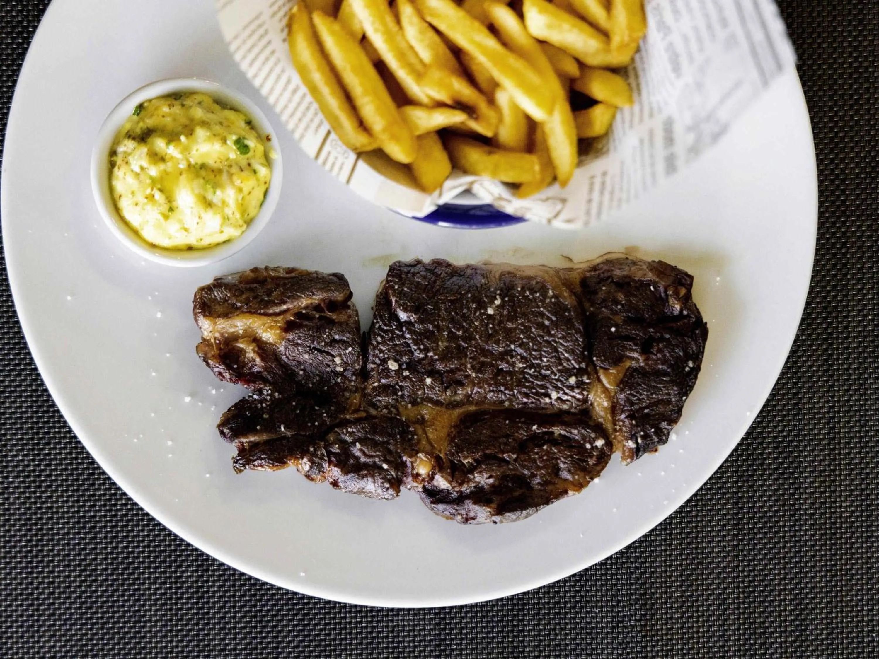 Restaurant/places to eat in Novotel Senart Golf De Greenparc