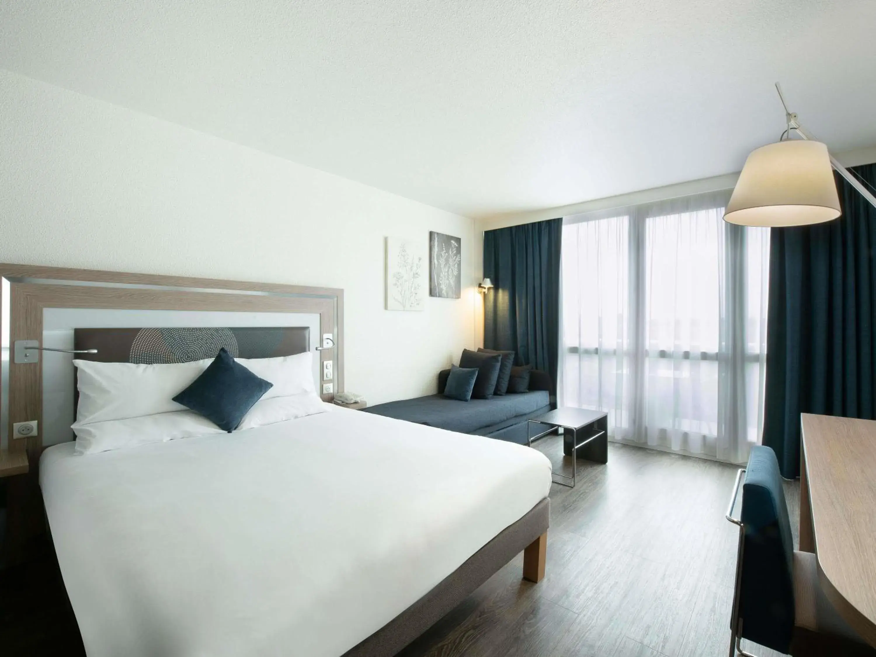 Standard Double Room with Sofa Bed and Balcony in Novotel Senart Golf De Greenparc Standard Double Room with Sofa Bed and Balcony in Novotel Senart Golf De Greenparc