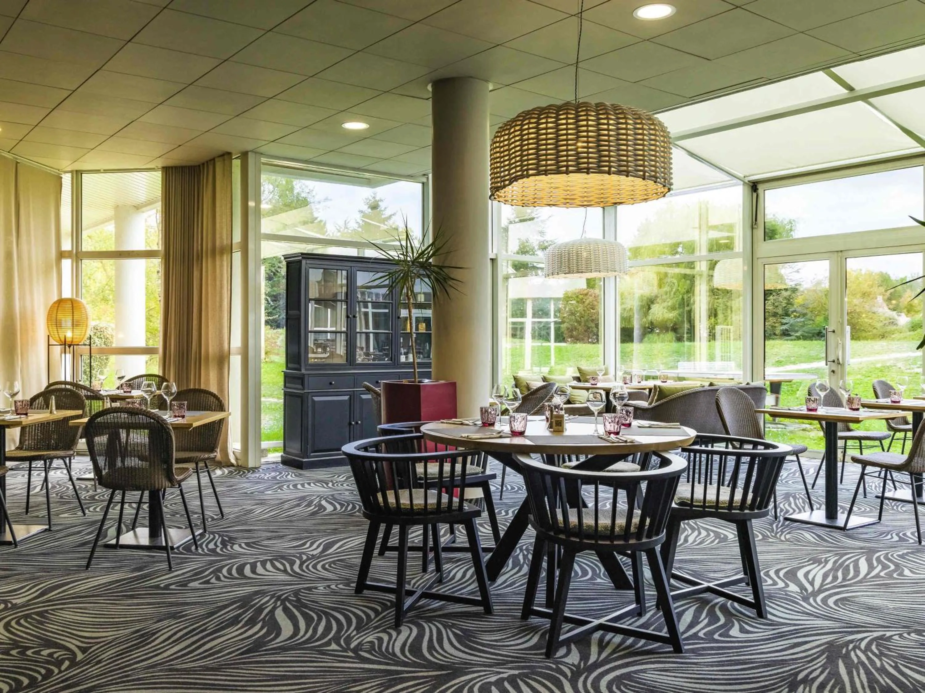 Restaurant/places to eat in Novotel Senart Golf De Greenparc