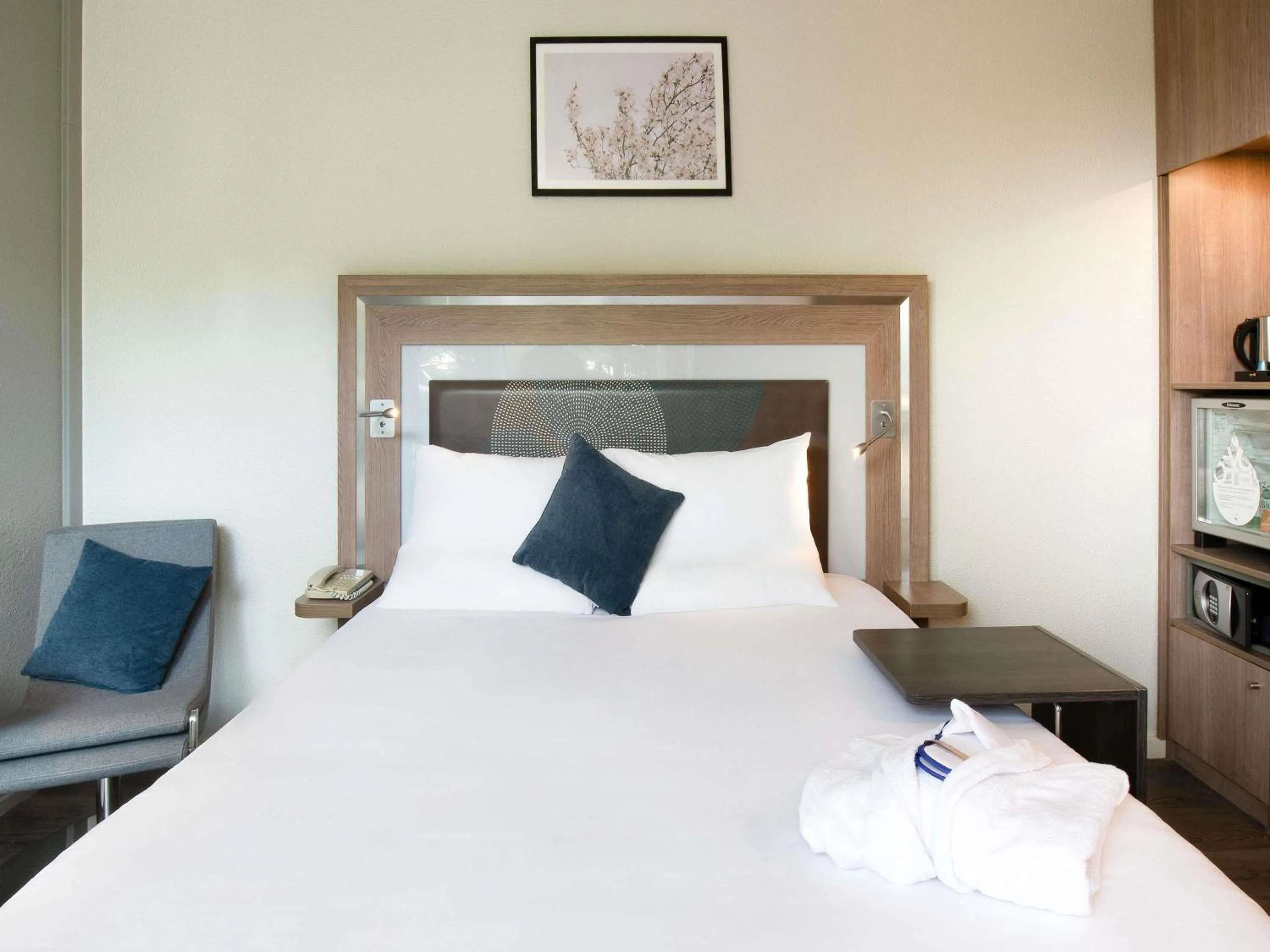 Bedroom, Bed in Novotel Senart Golf De Greenparc