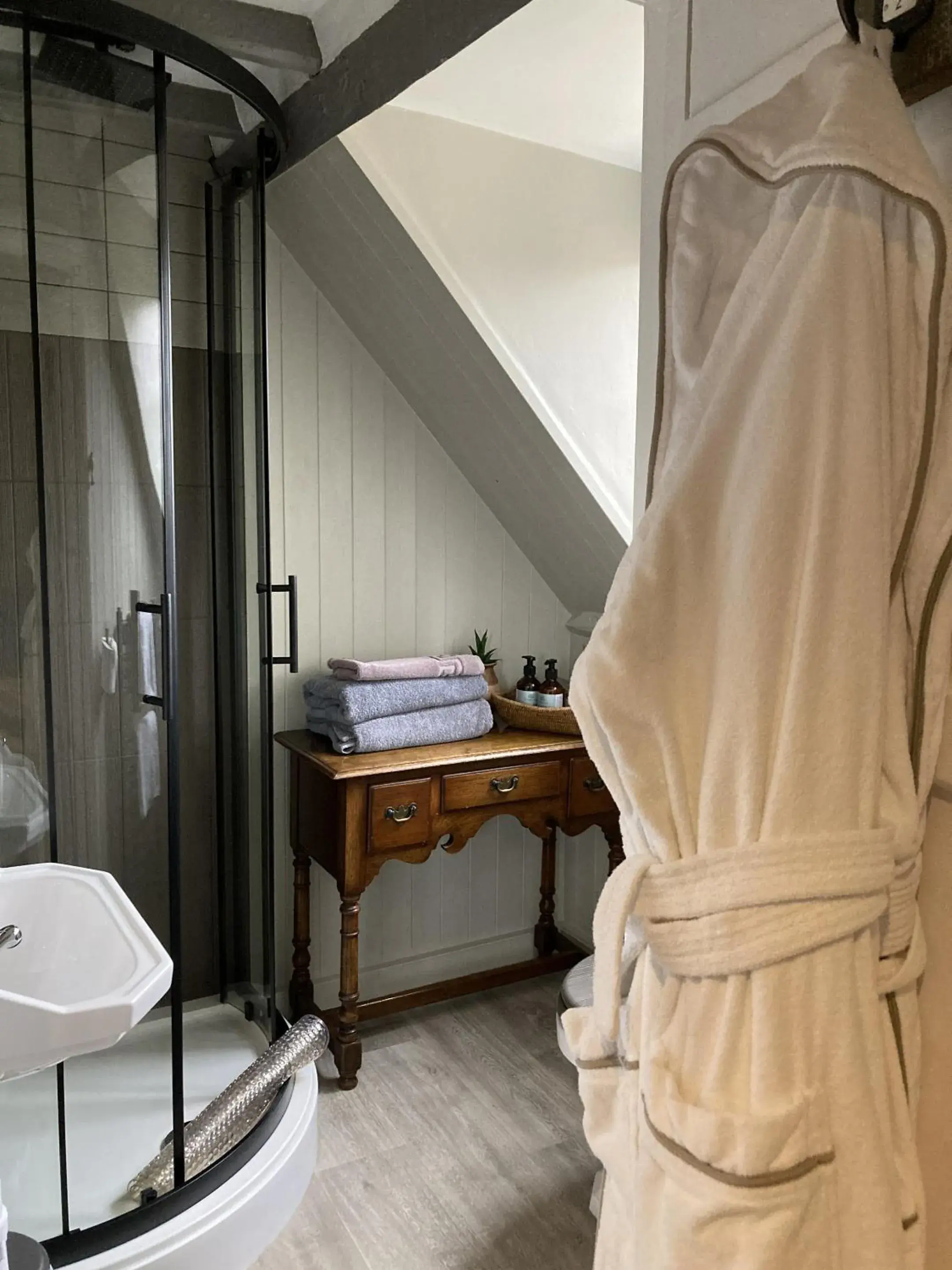 Double Room with Private Bathroom in The Bridge House Double Room with Private Bathroom in The Bridge House