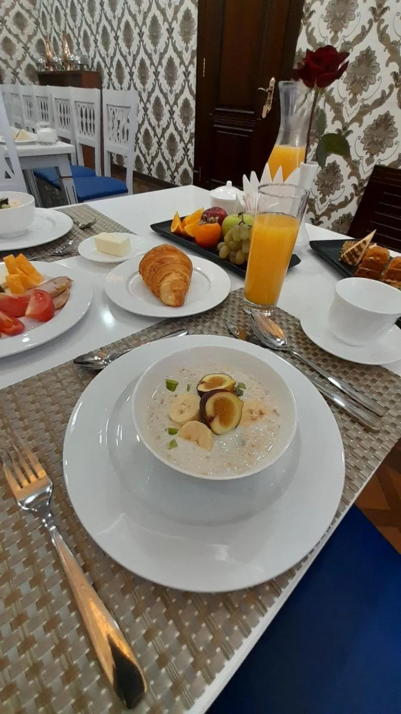 Breakfast in Villa Oasis