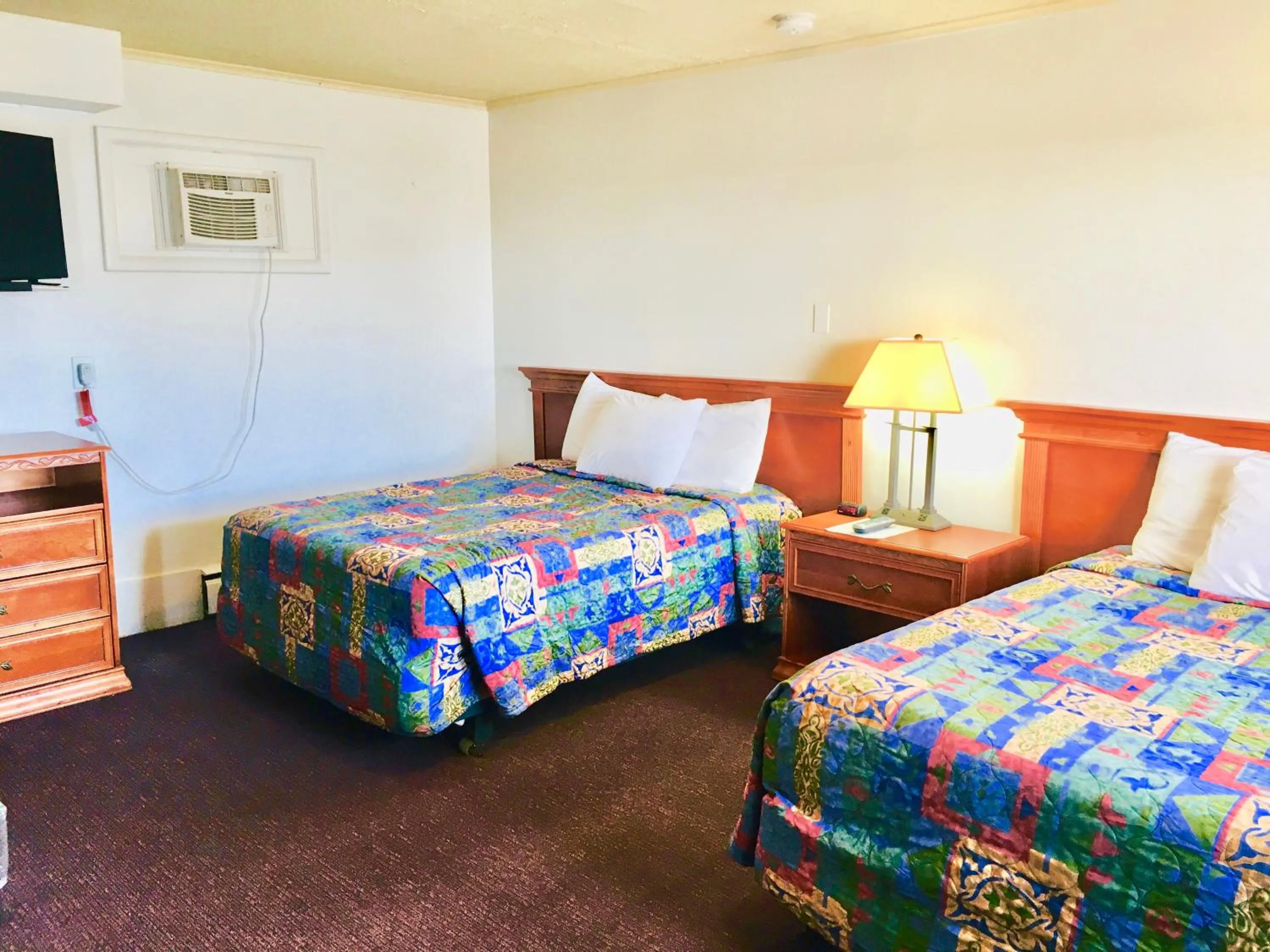 Bedroom, Bed in North Country American Inn
