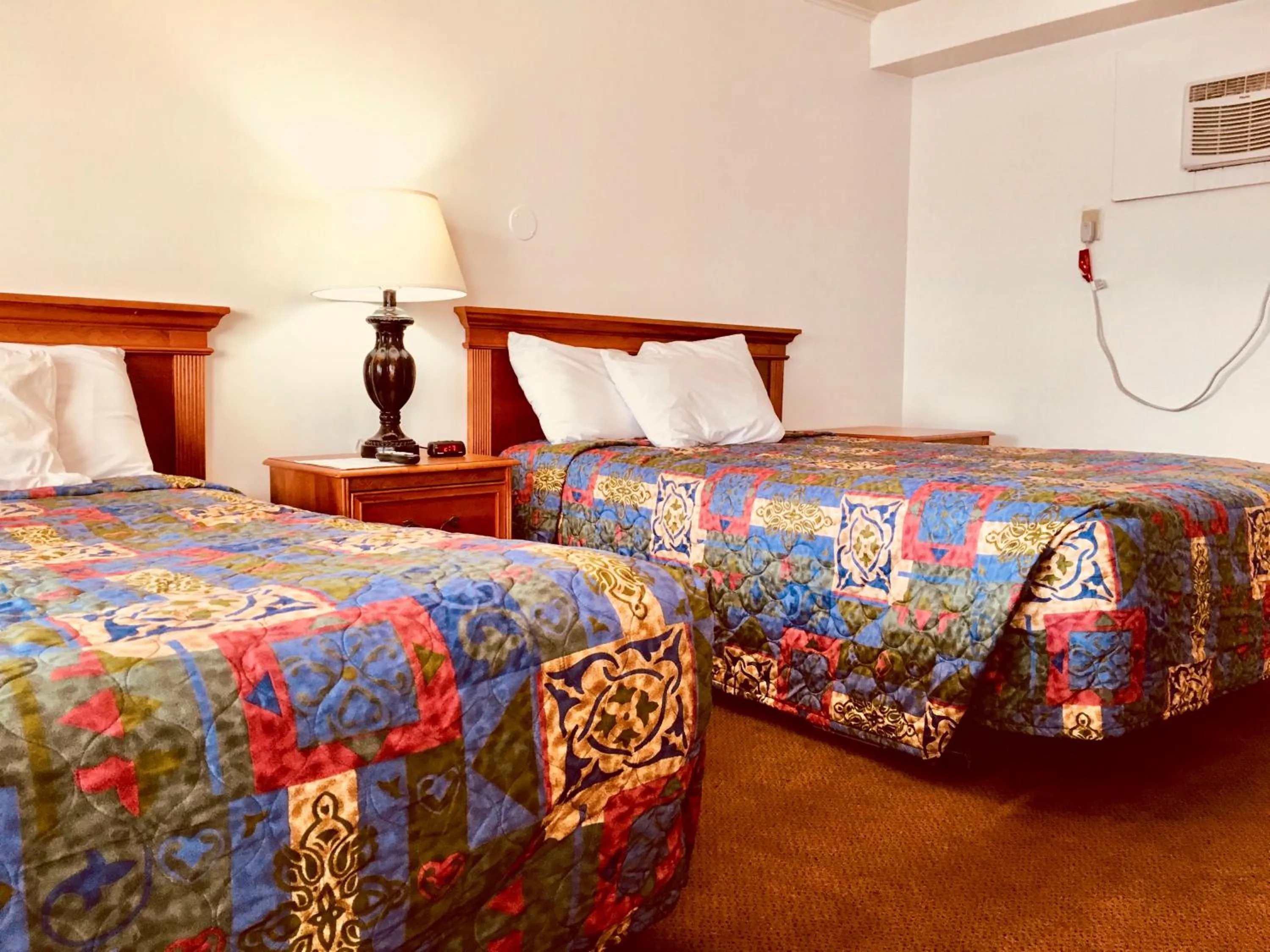 Bedroom, Bed in North Country American Inn