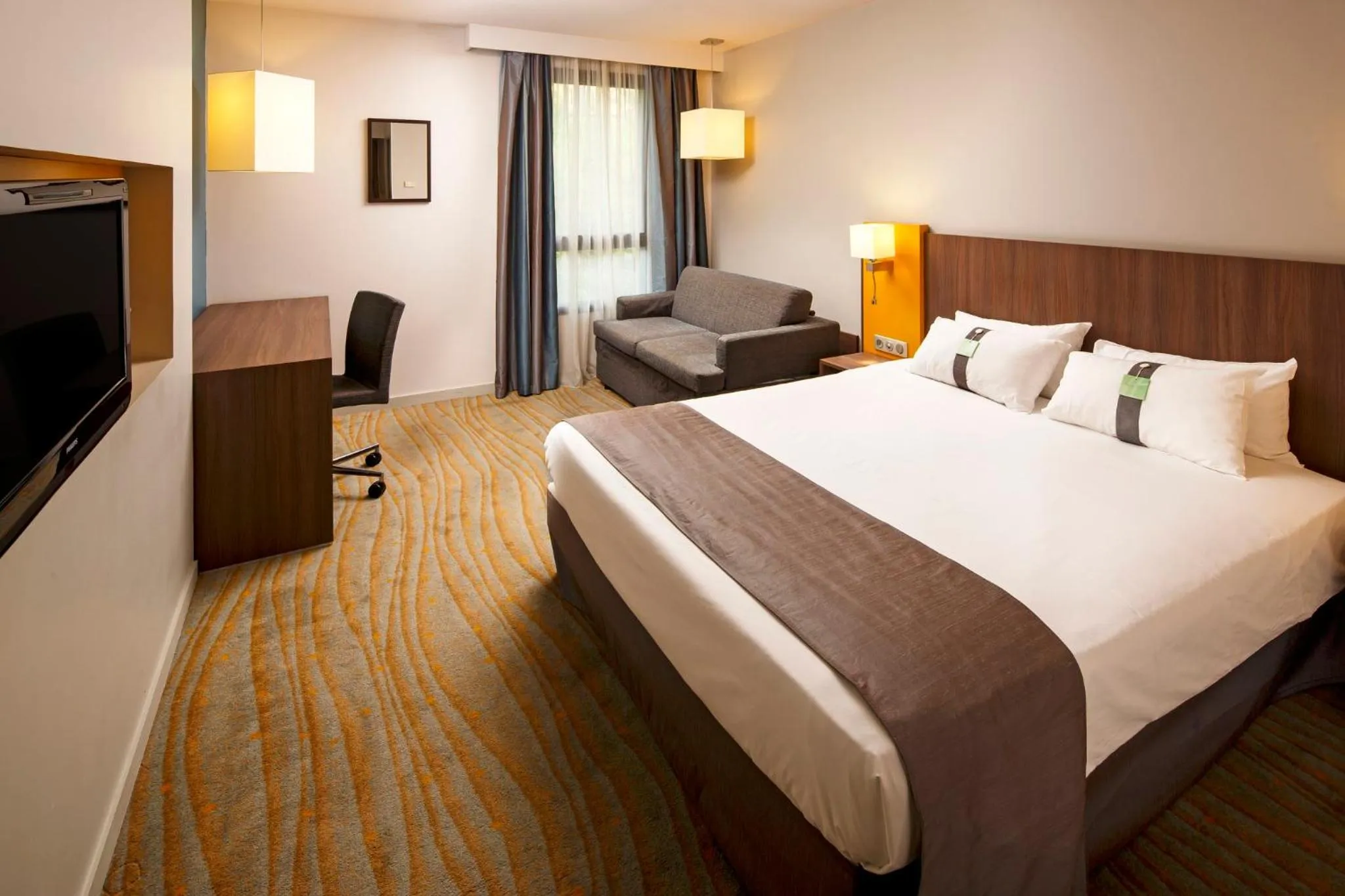 Photo of the whole room, Bed in Holiday Inn Lyon Vaise by IHG