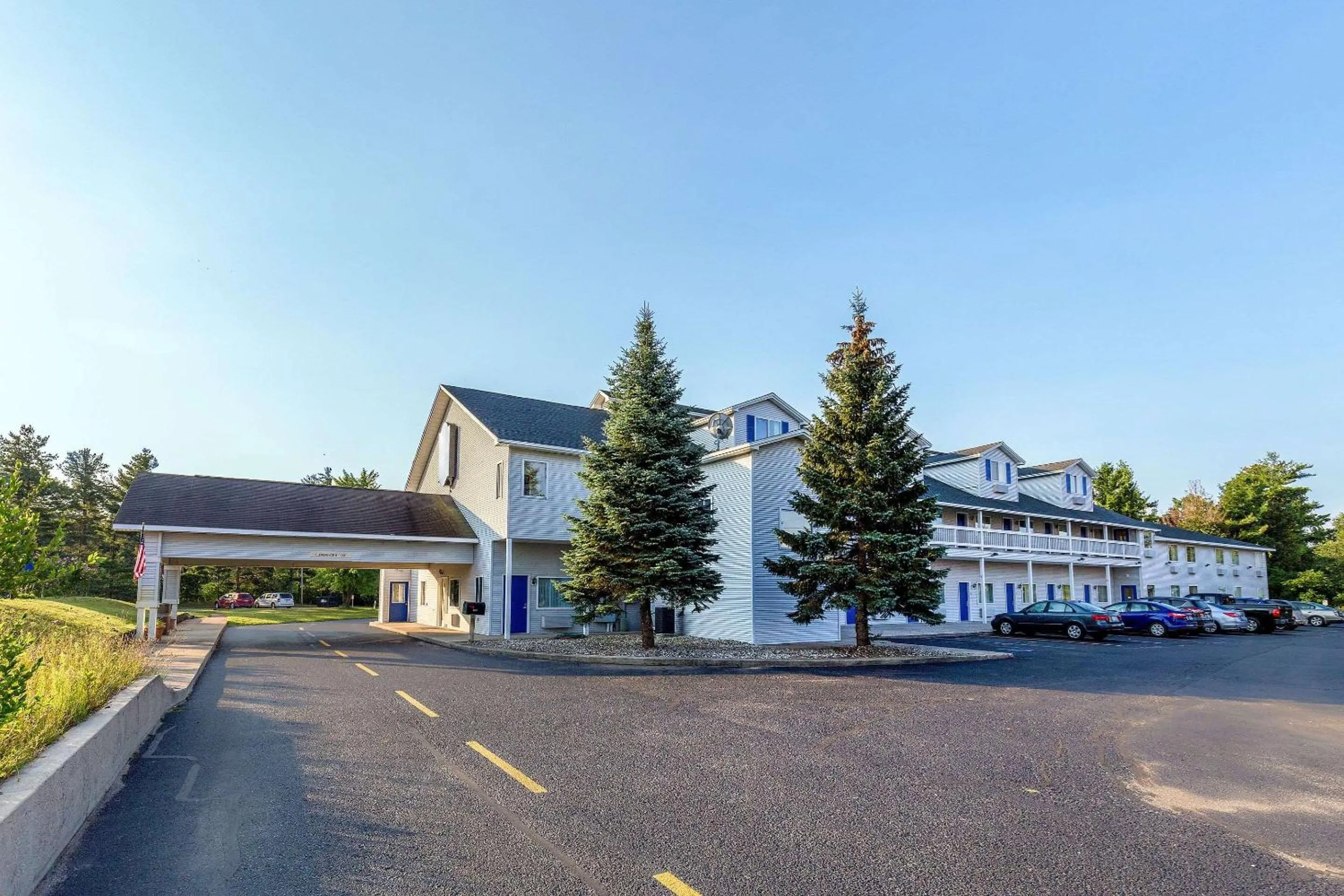 Property building in Rodeway Inn Ludington