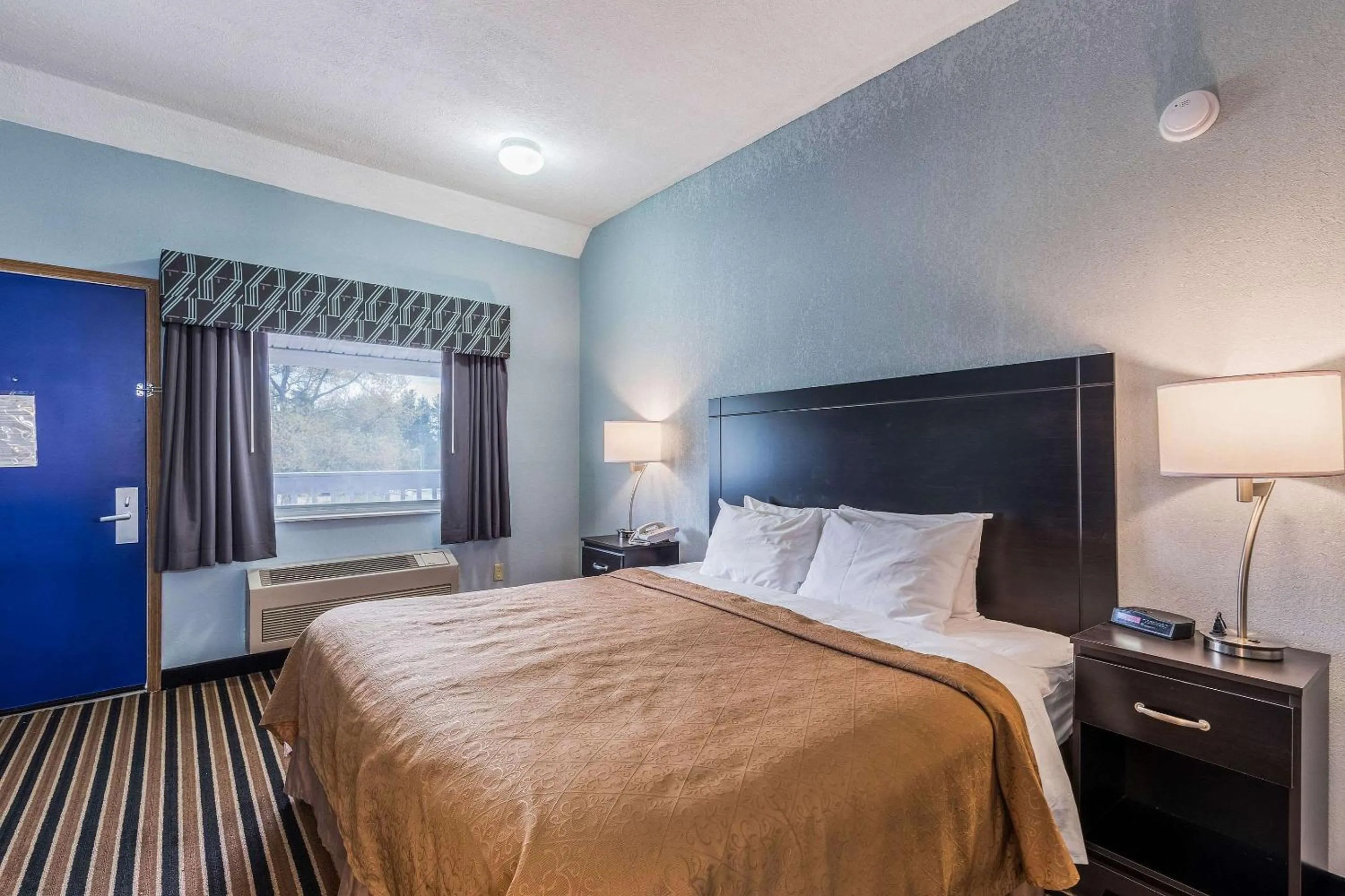 Photo of the whole room, Bed in Rodeway Inn Ludington