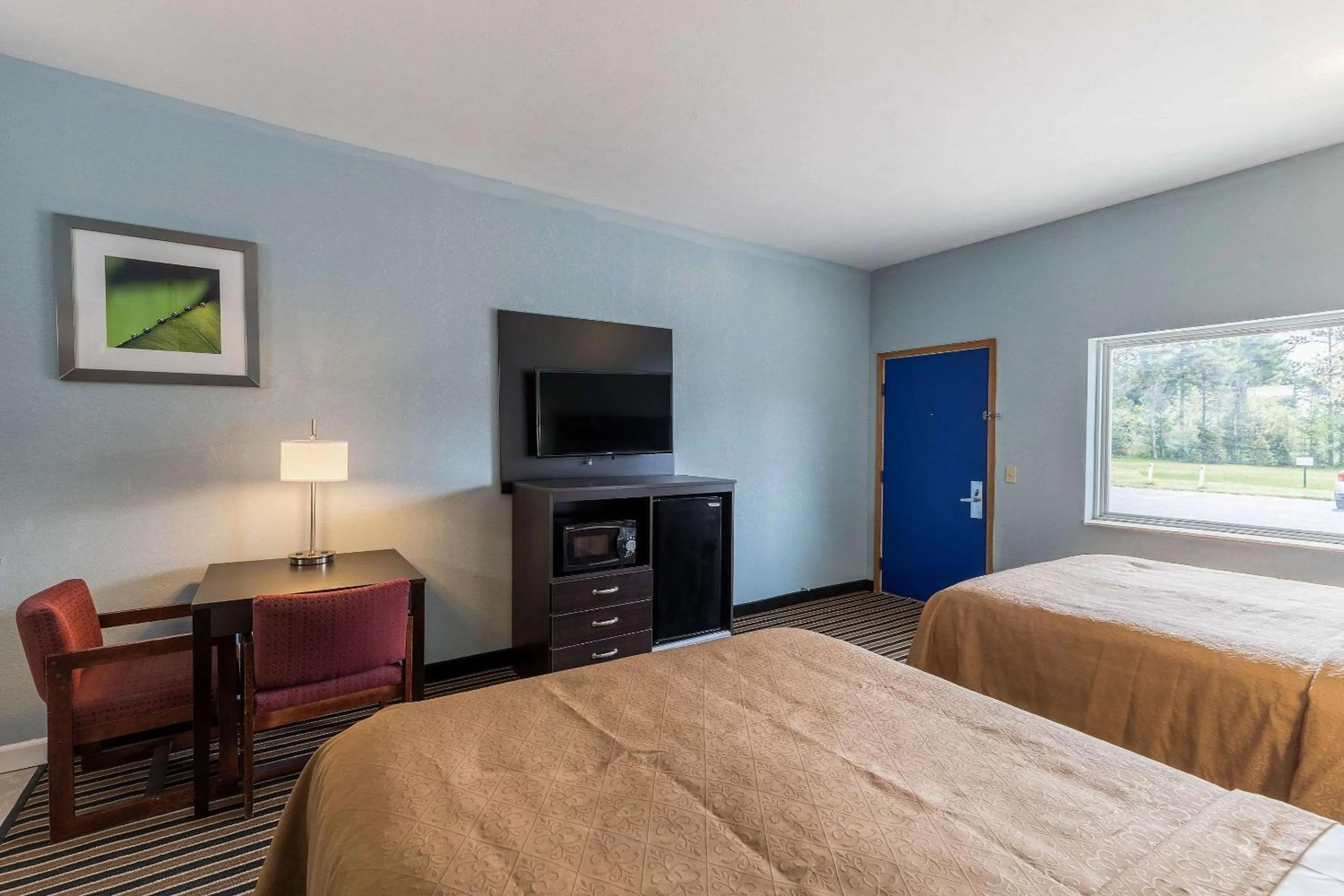 Photo of the whole room, Bed in Rodeway Inn Ludington