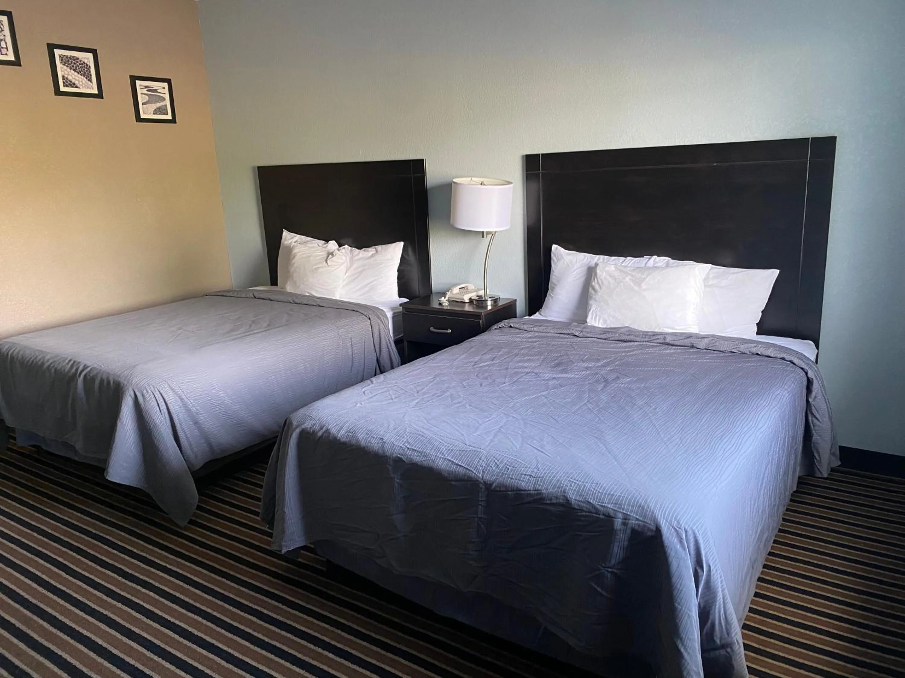 Bed in Rodeway Inn Ludington