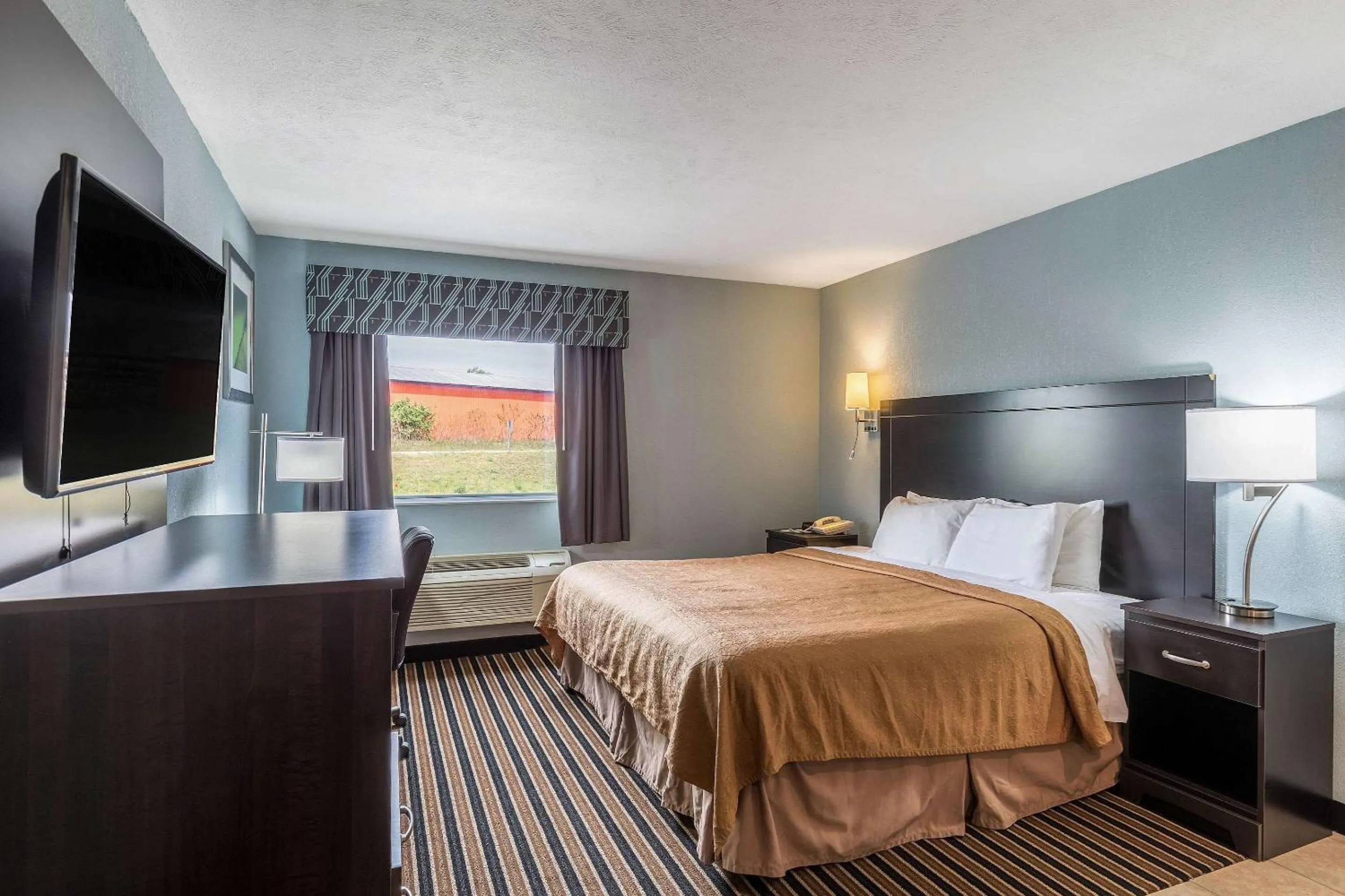 Photo of the whole room, Bed in Rodeway Inn Ludington