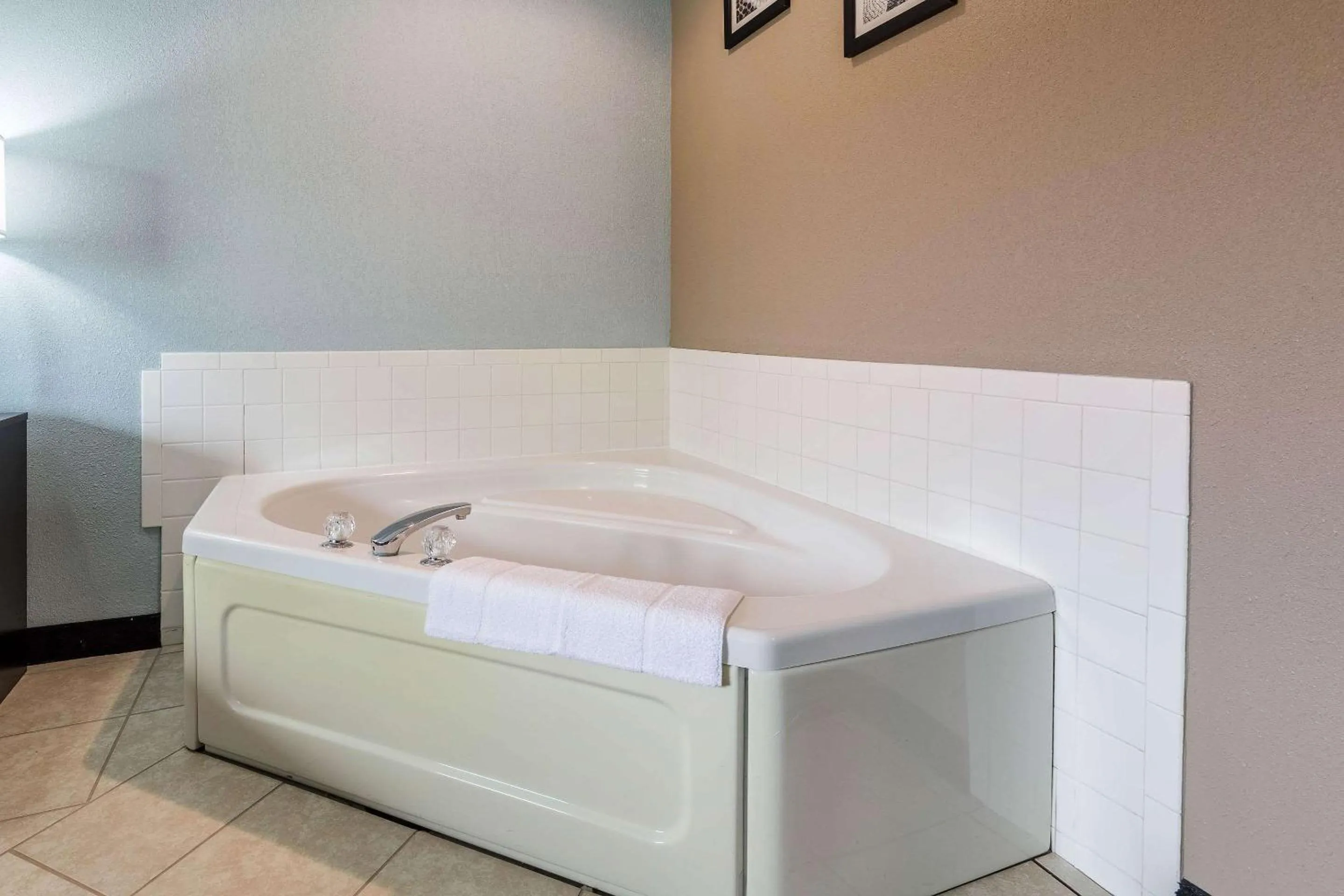 Photo of the whole room in Rodeway Inn Ludington