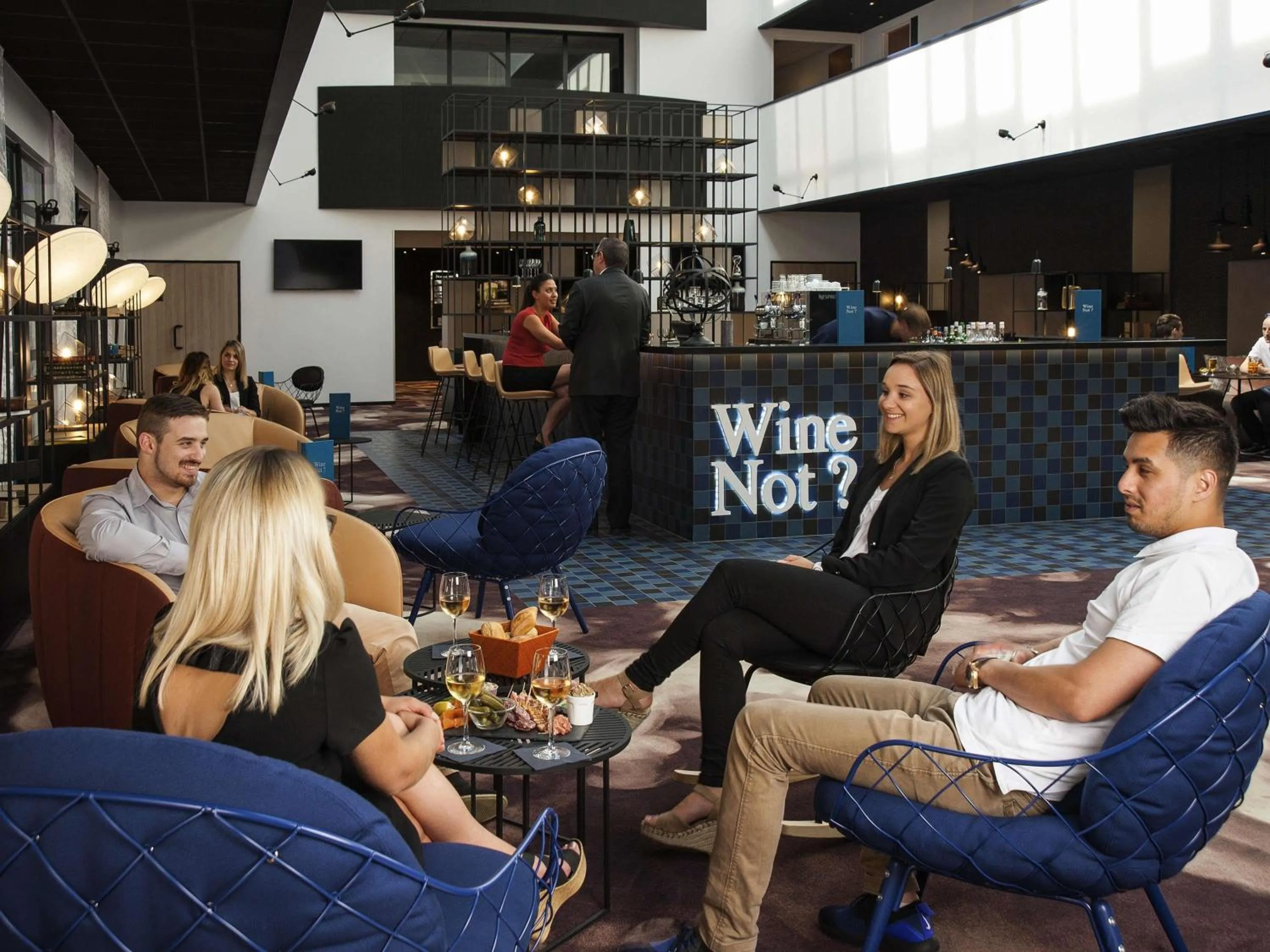 Lounge or bar in Hotel Mercure Blois Centre