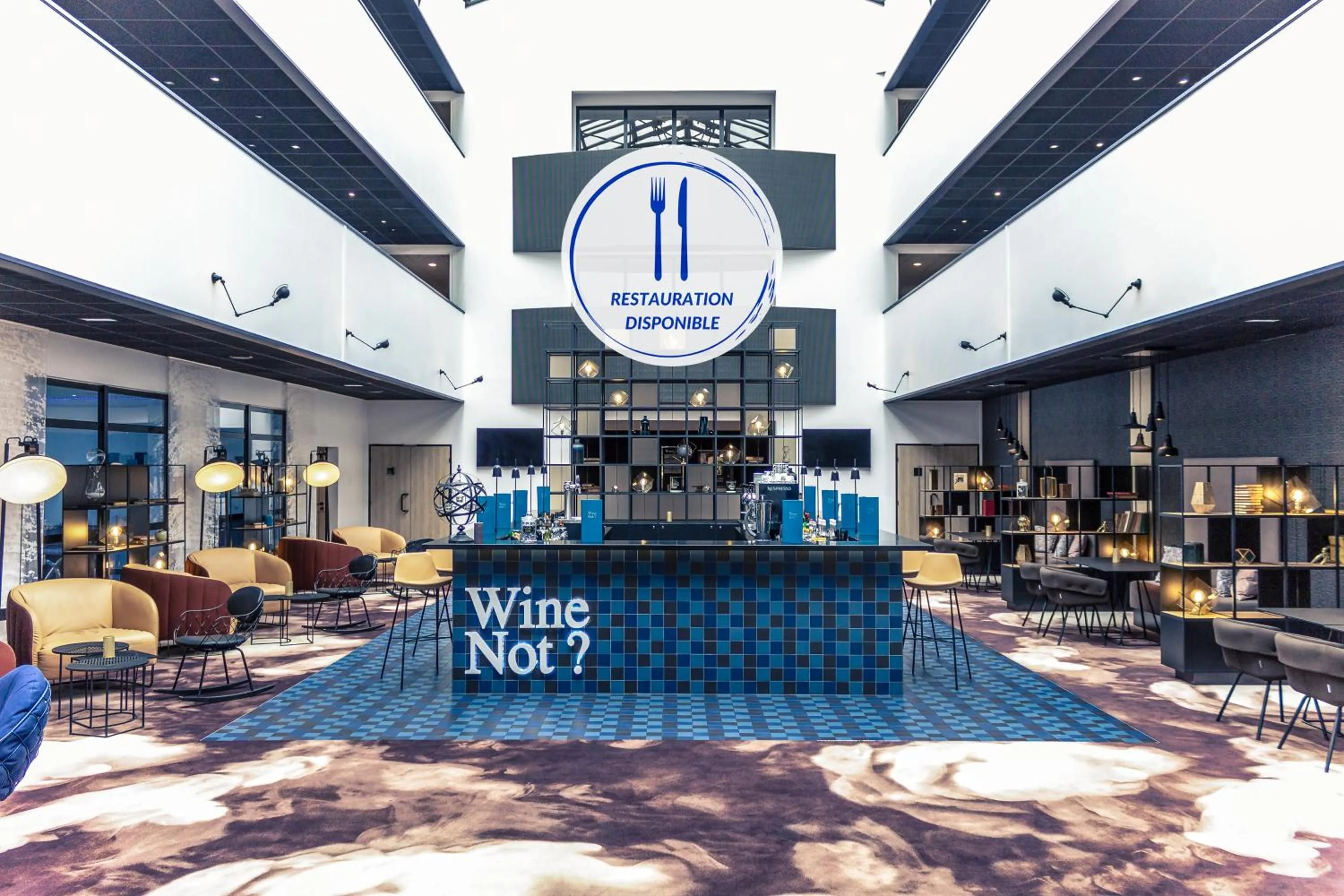 Lounge or bar in Hotel Mercure Blois Centre