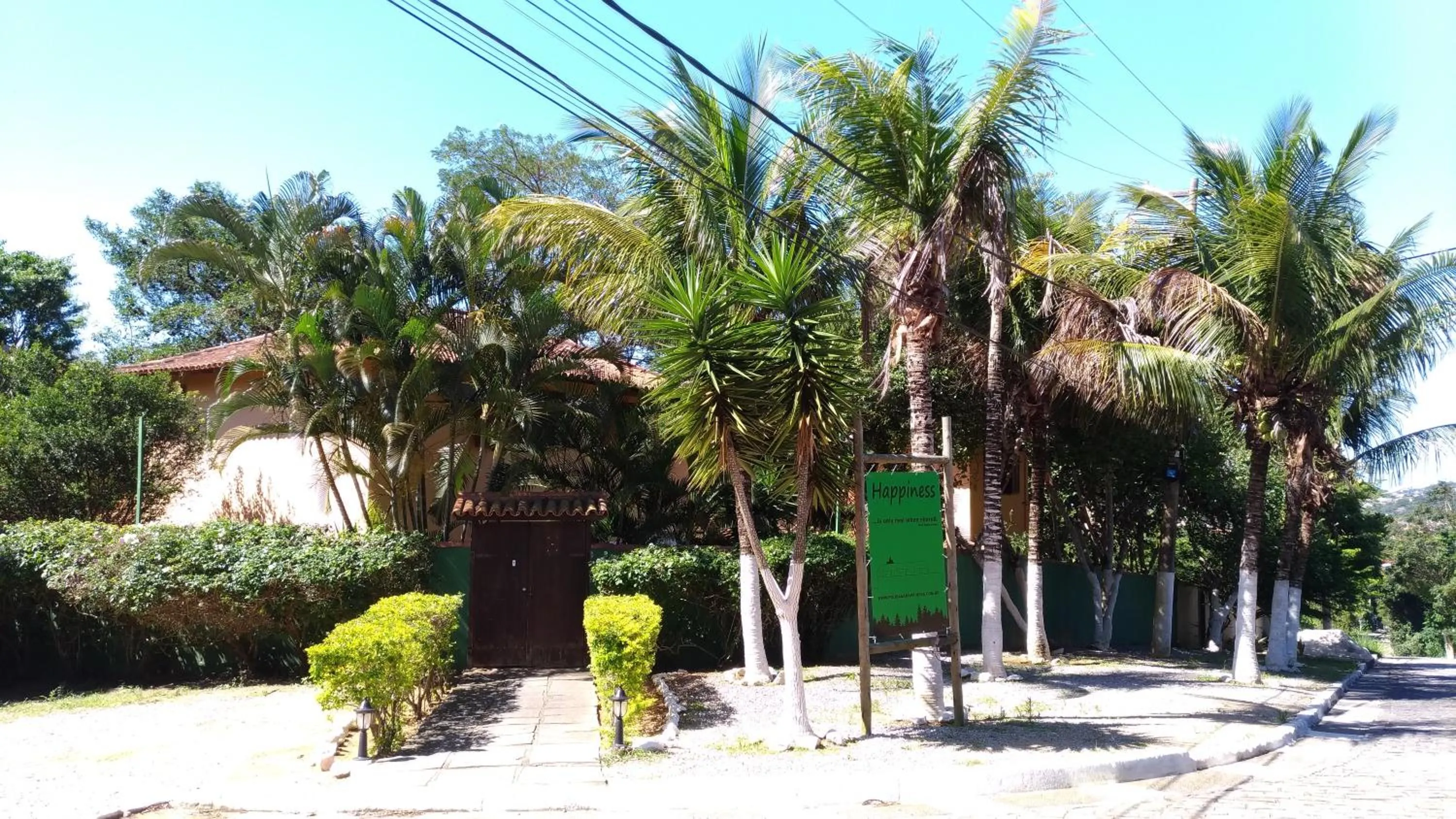 Facade/entrance in Pousada Happiness - Ferradura