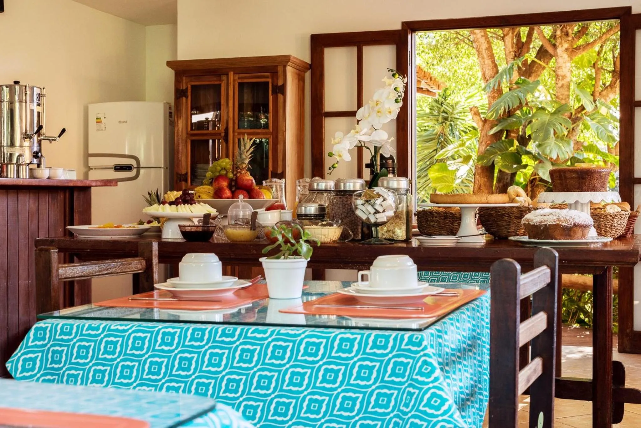 Restaurant/places to eat in Pousada Happiness - Ferradura