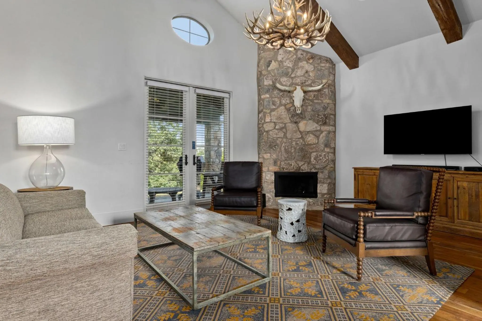 Living room in WorldMark Hunt – Stablewood Springs Resort