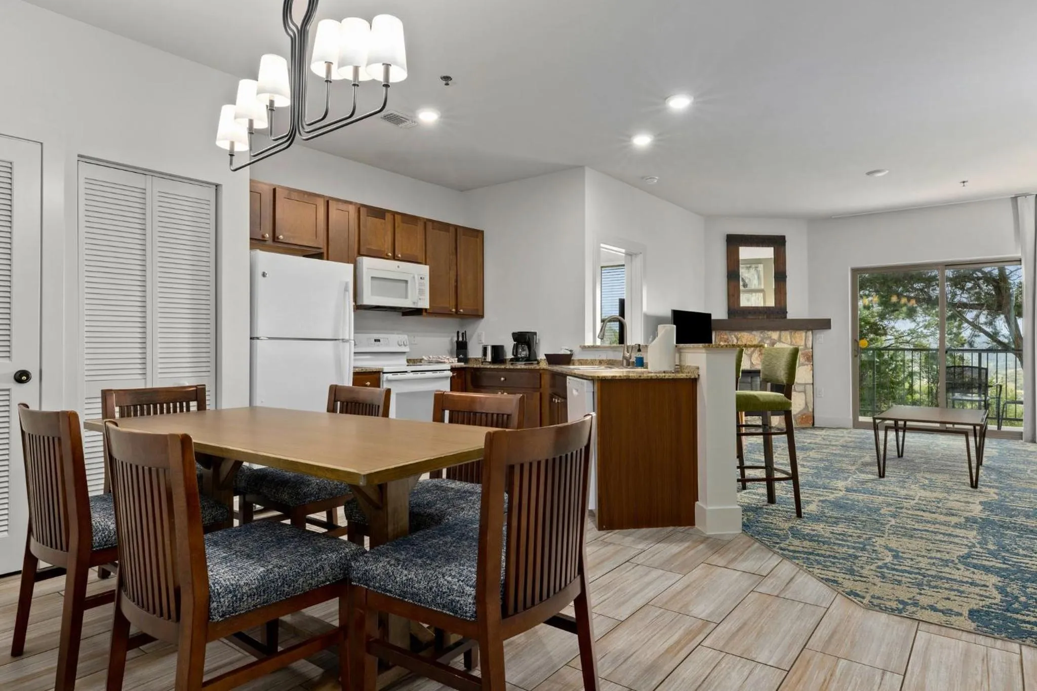 Restaurant/places to eat in WorldMark Hunt – Stablewood Springs Resort