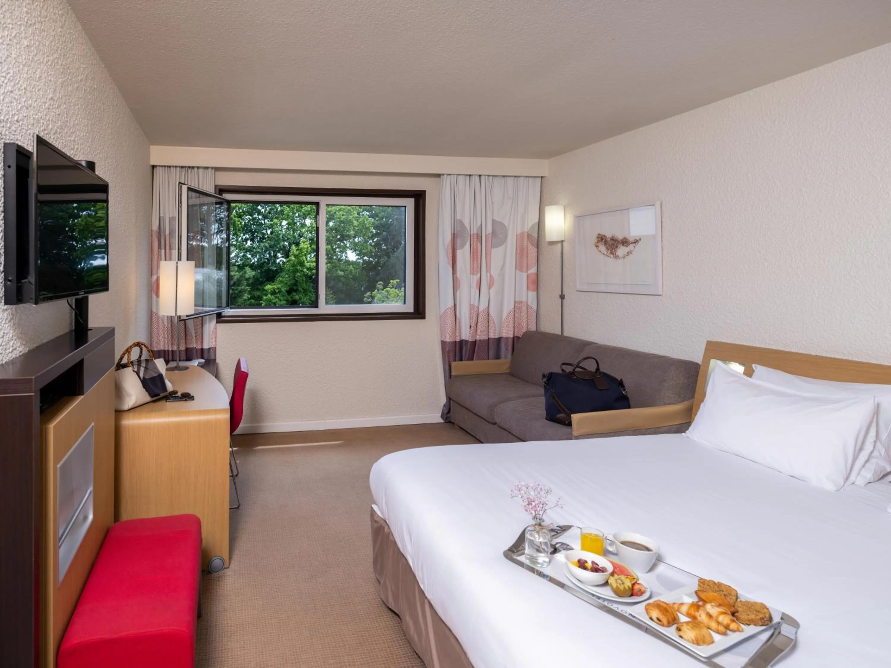 Photo of the whole room, Bed in Novotel Nantes Carquefou