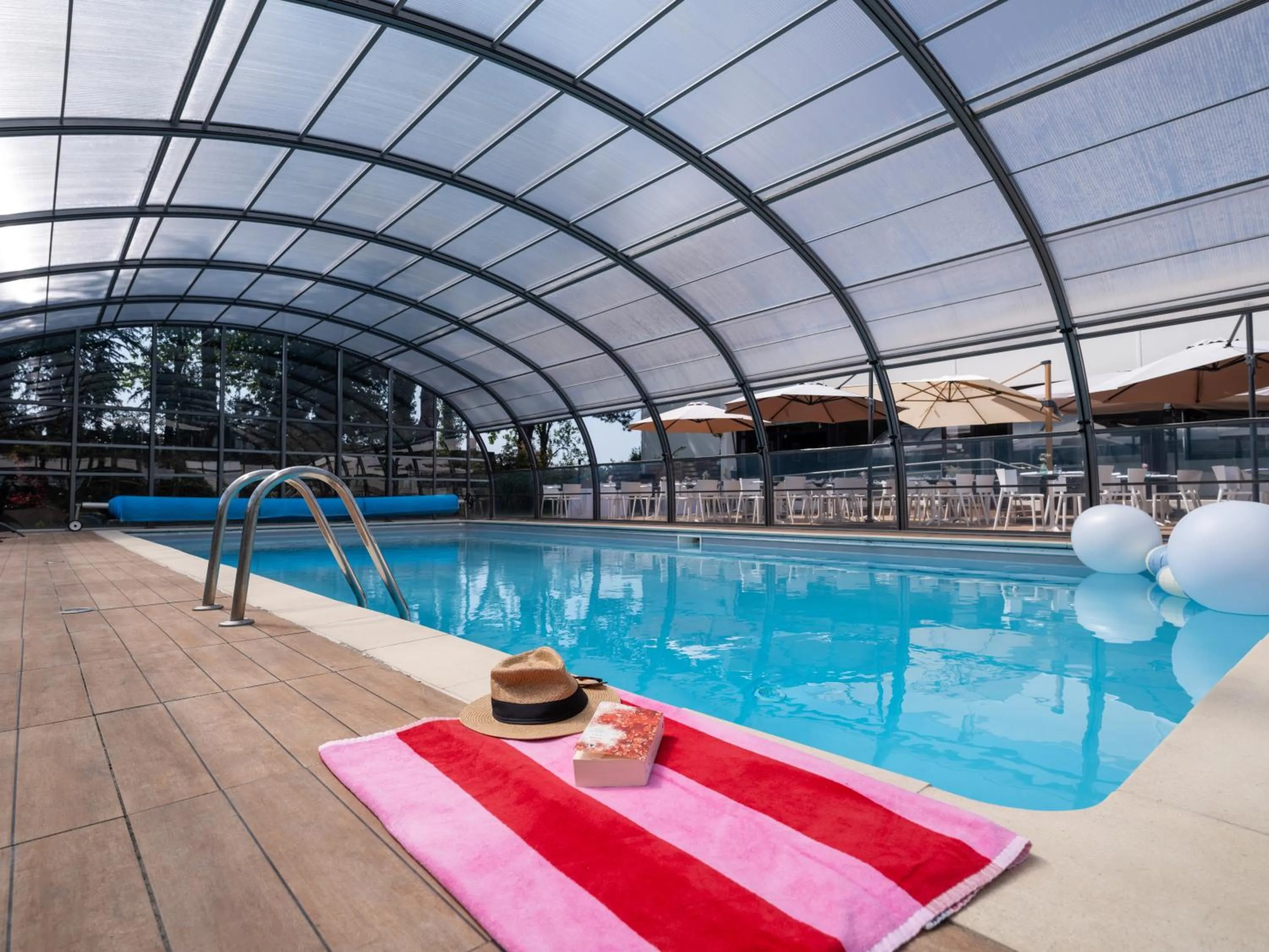 Swimming pool in Novotel Nantes Carquefou